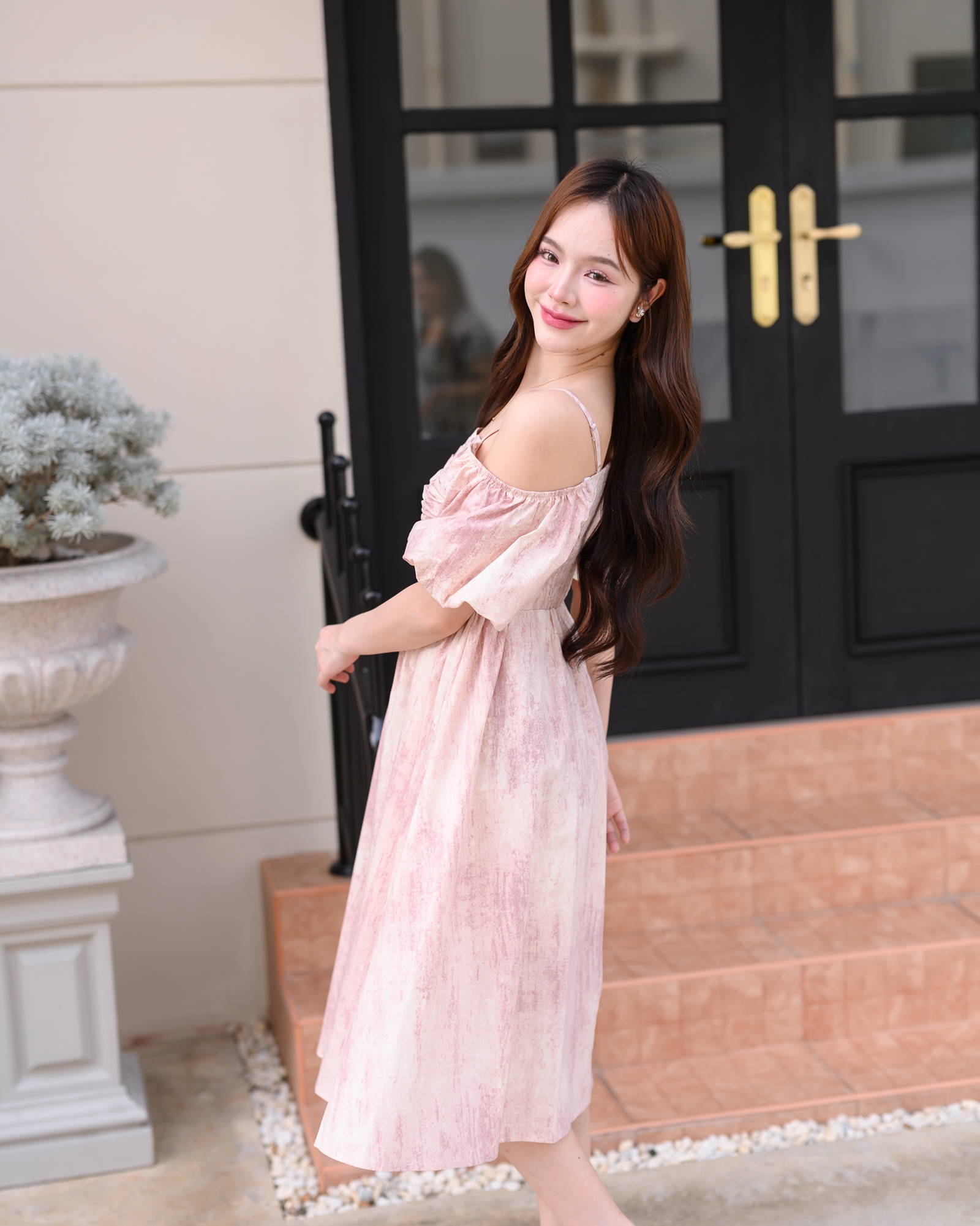 Pastel Puff Sleeve Dress เดรสเปิดไหล่แขนพอง : สีชมพู