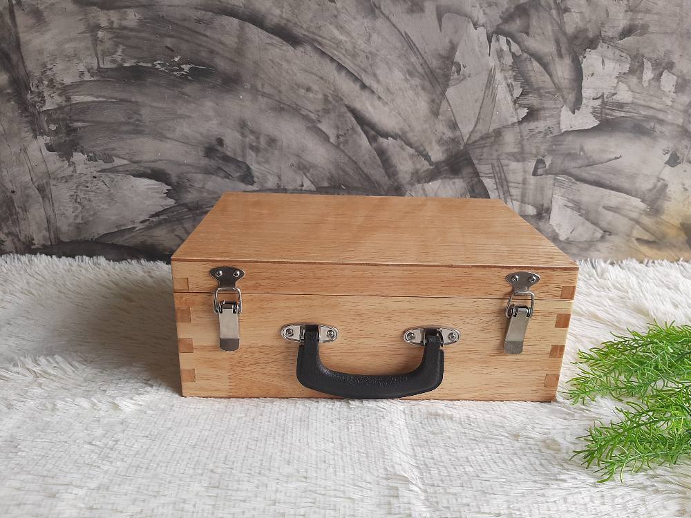 กล่องไม้แบบกระเป๋า