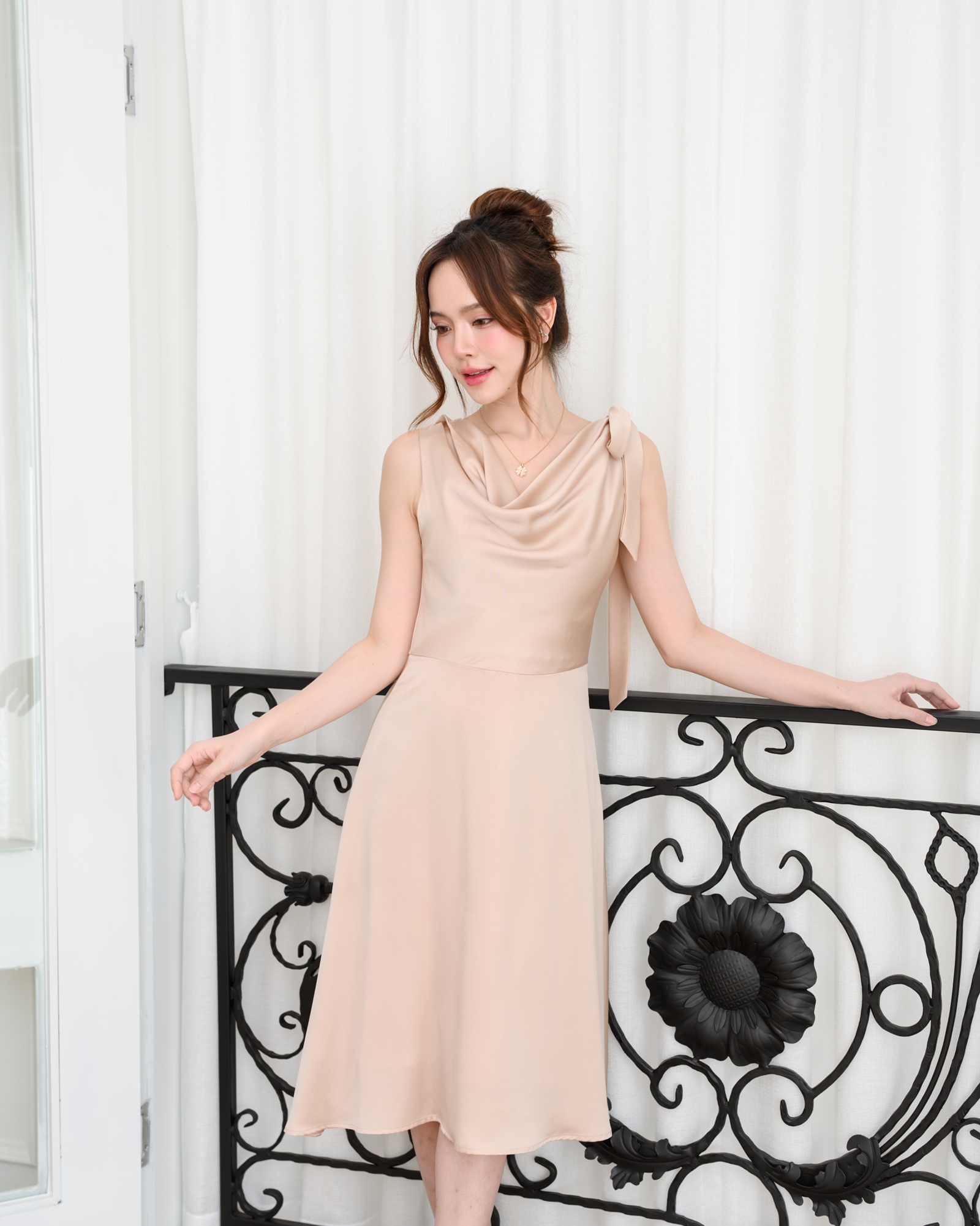 Amour Dress : สีแชมเปญ (โบว์ผูกได้หลายแบบ)
