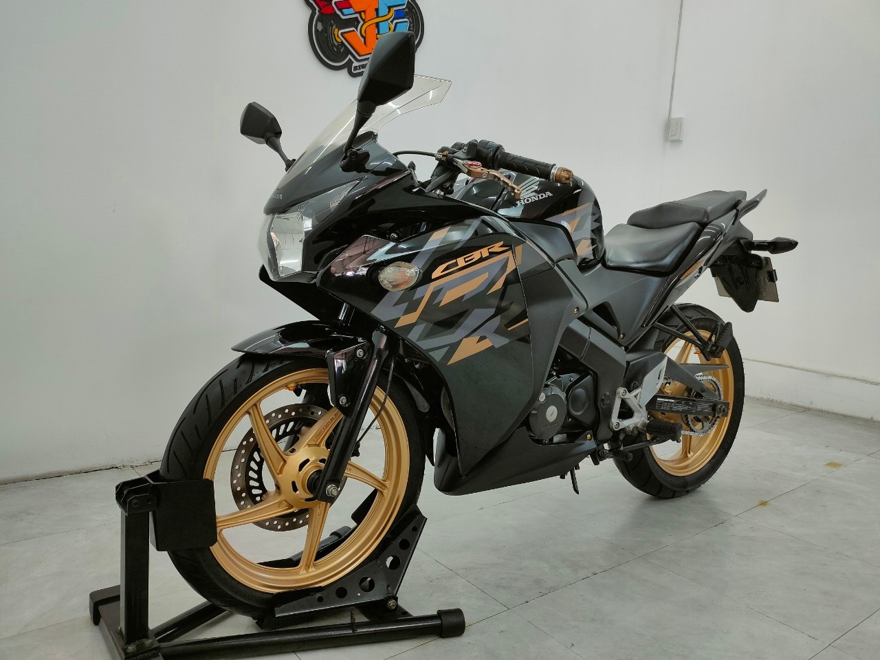 "รถบ้านแท้มือเดียว" HONDA CBR150R ลายล่าสุด Sport Spirit จดทะเบียนปลายปี 59