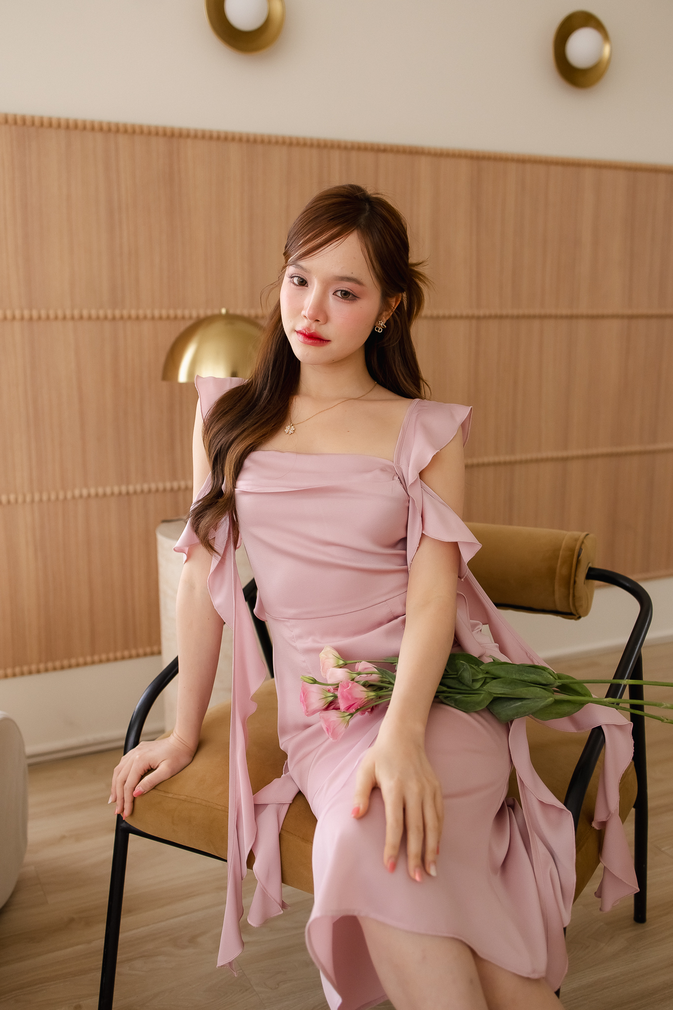 Serene Flutter Sleeve Midi Dress : สีชมพู