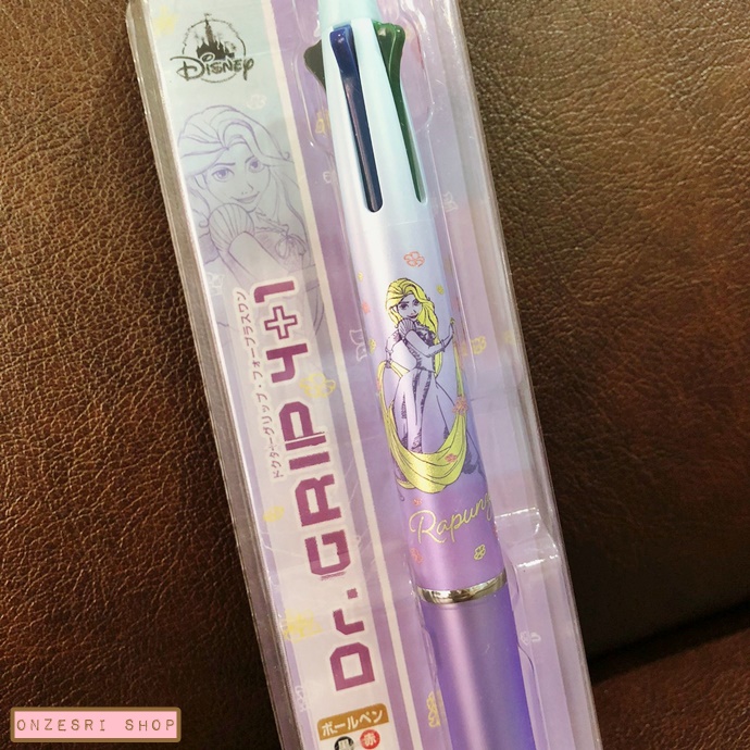 ปากกา Dr.Grip 4+1 ลาย Disney Glitter (Rapunzel) เป็นปากกาหมึก 4 สี ดำ แดง เขียว น้ำเงิน และเป็นดินสอกดในแท่งเดียวกัน มีขายเฉพาะที่ Disney Store Japan เท่านั้น