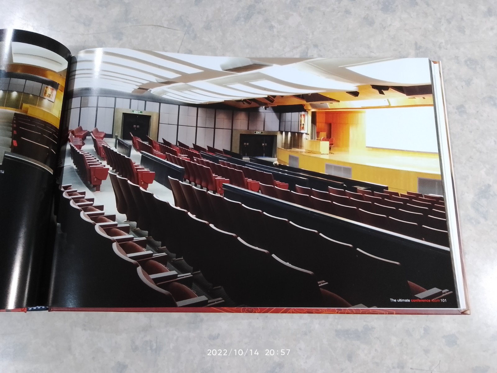 The Ultimate Conference Room (ไม่มีกล่อง) / กุลพัช หมวดสง