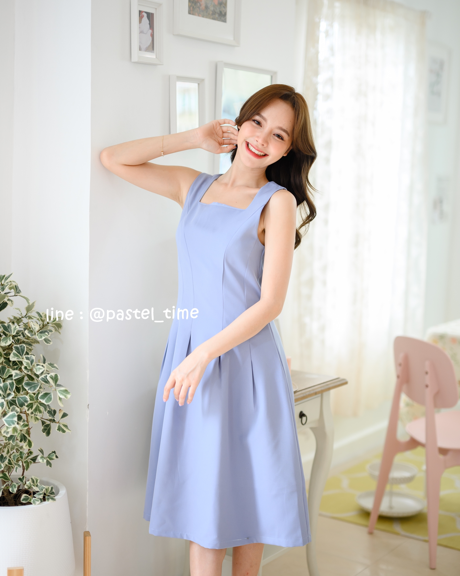 Rochelle Midi Dress - สีฟ้าคราม **มีแต่ S**