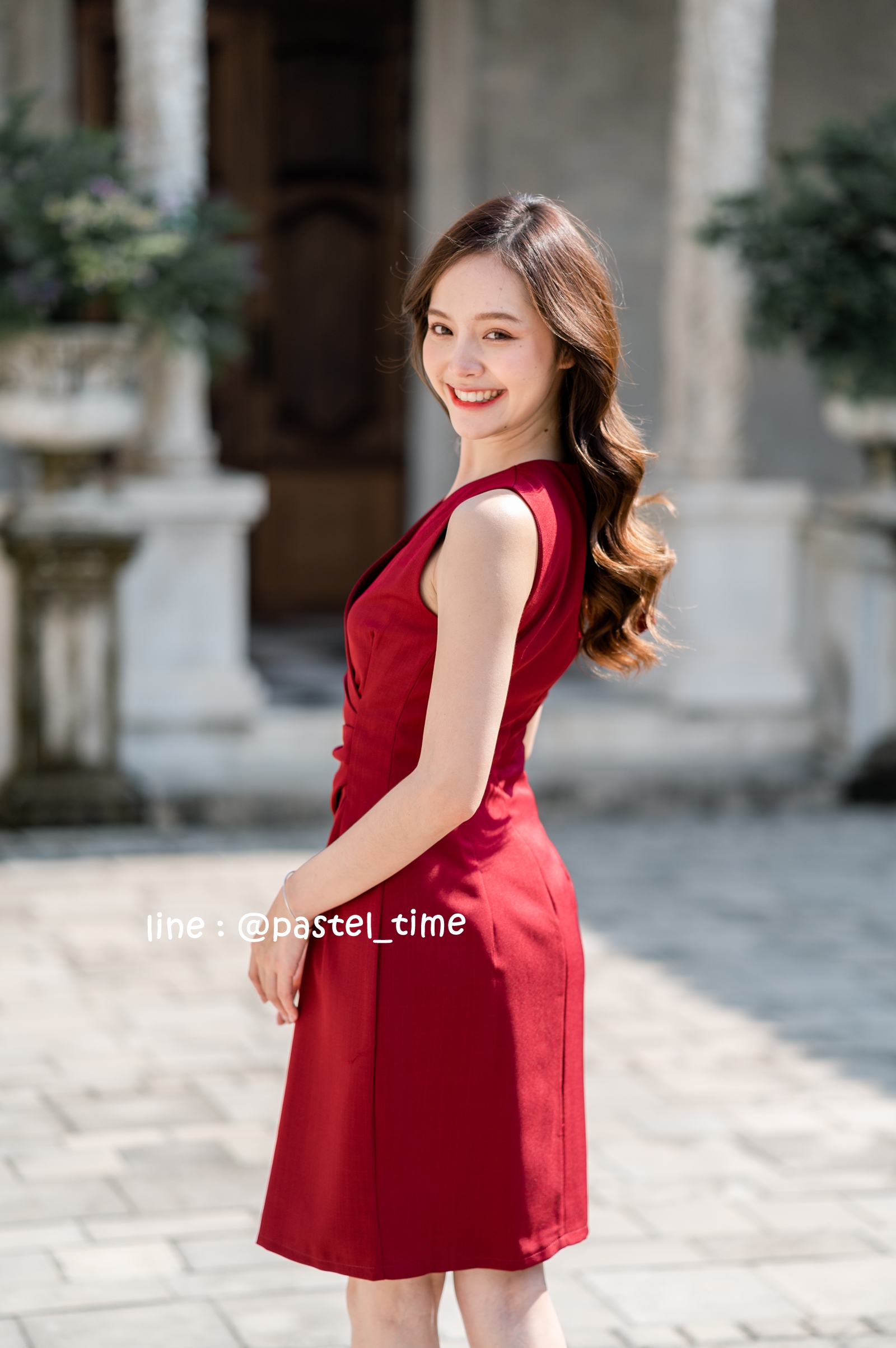Dacia Bow Shoulder Dress – สีแดงเลือดหมู