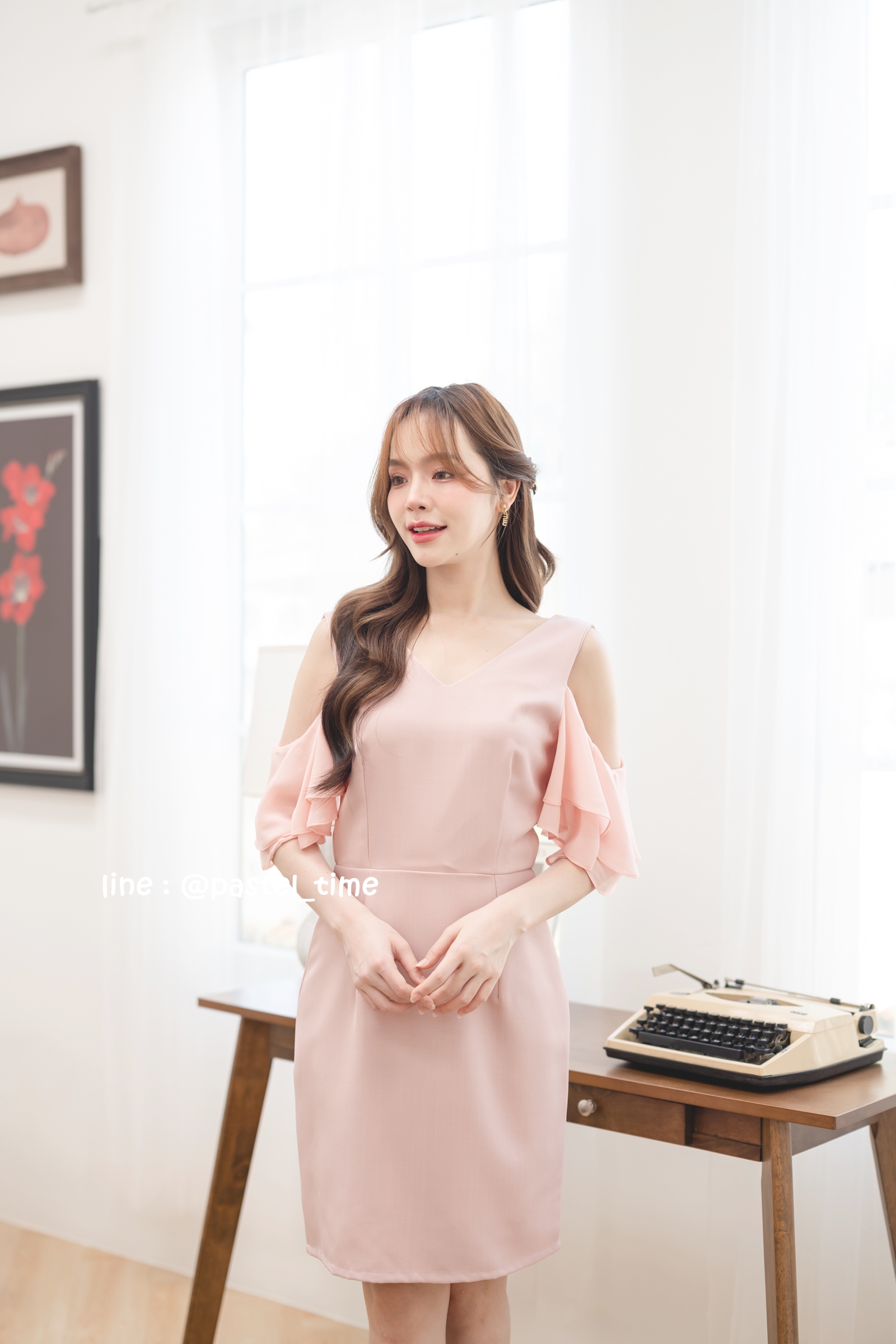 Vela off-shoulder dress : สีชมพู
