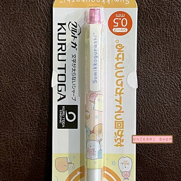 ดินสอกด Kurutoga ลาย Sumikko Gurashi Balloon Star สีส้ม หัว 0.5 แบรนด์นี้ขึ้นชื่อด้านมีระบบเหลาไส้เองในตัวดินสอ ทำให้เวลาเขียนเส้นจะคมชัดตลอด
