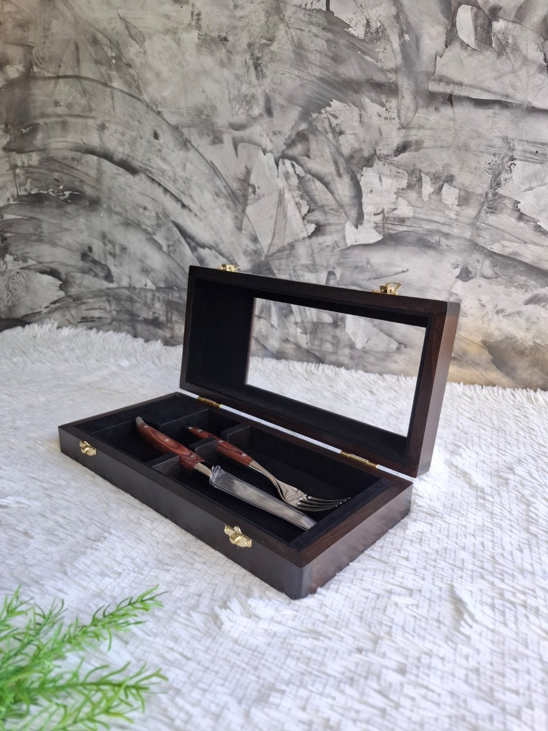 กล่องไม้ใส่มีด,ช้อม