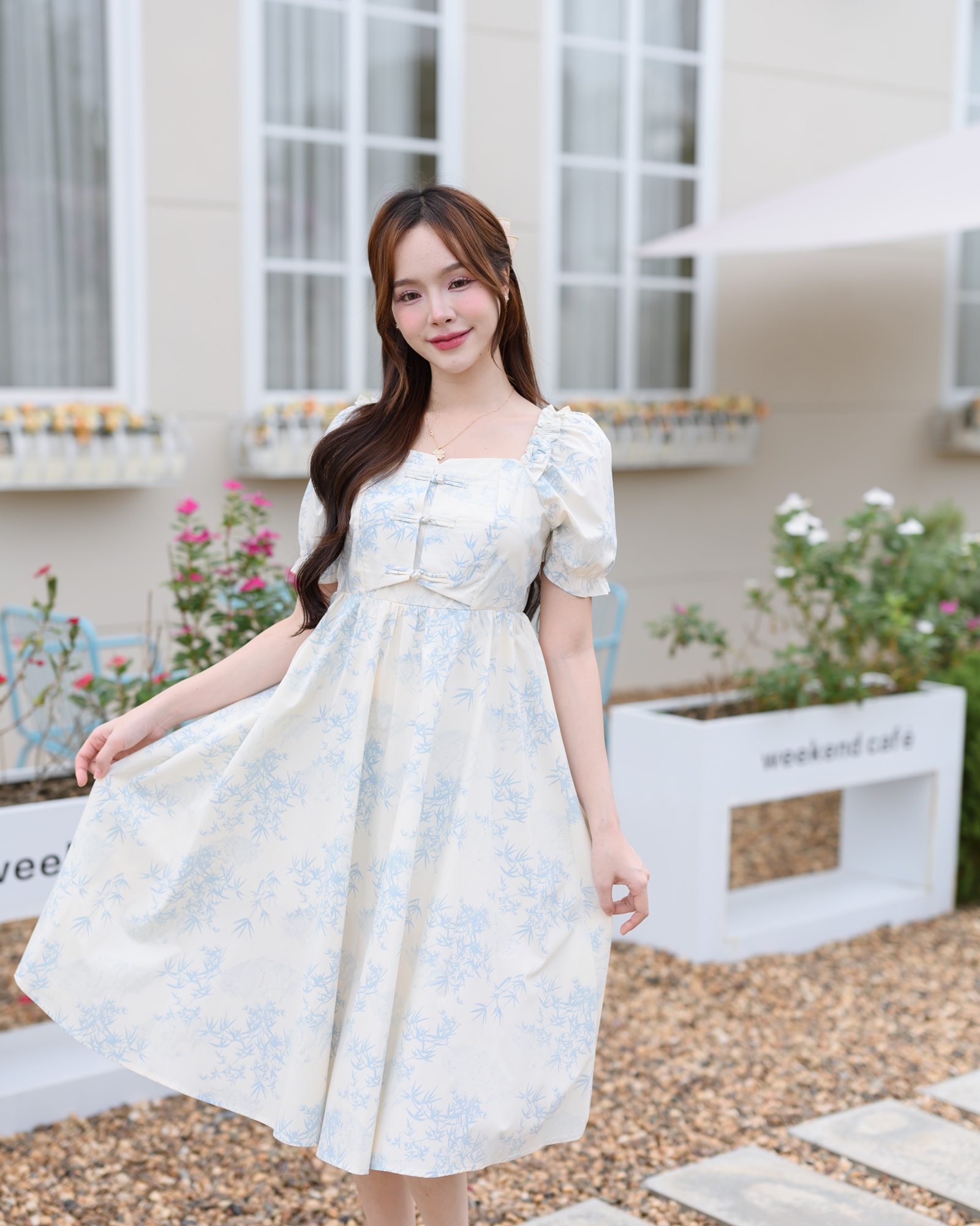 Ellie Leaves Dress เดรสกระดุมจีนลายใบไม้สีฟ้าบนพื้นสีครีม