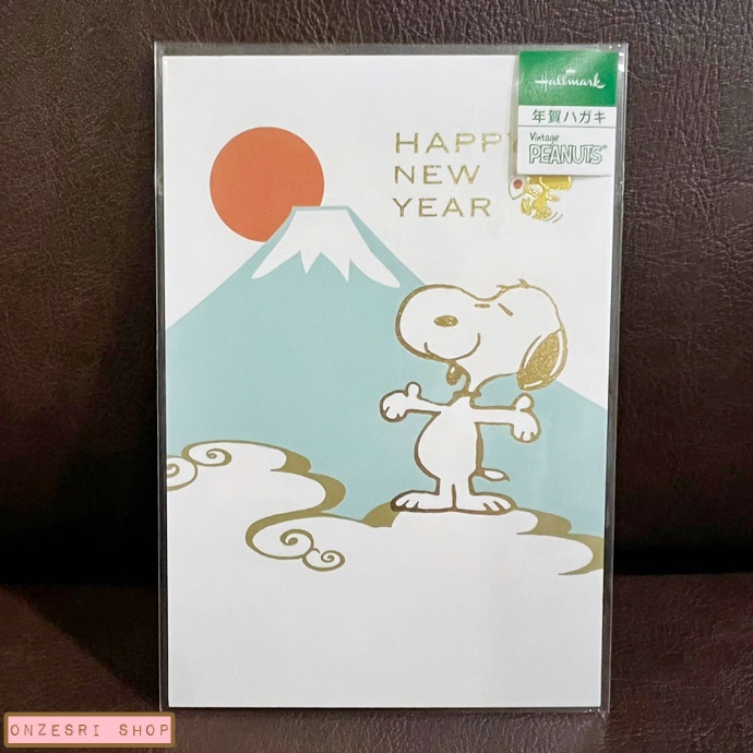 เซ็ตโปสการ์ด Peanuts Snoopy Happy New Year จาก Hallmark Japan ลาย Fuji San ตรงลายพิมพ์เป็นสีทองสวย มี 3 ใบในเซ็ต