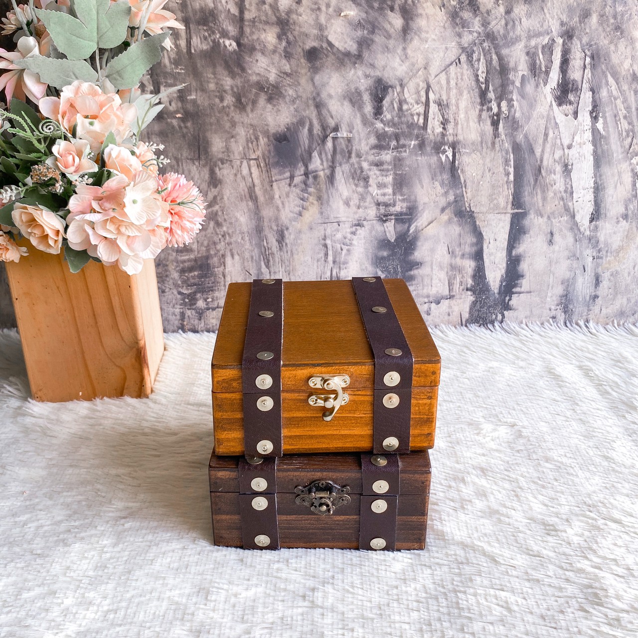 กล่องไม้ฝาล็อค ไซส์ S ตกแต่งหนัง (Wooden lock box, S size)