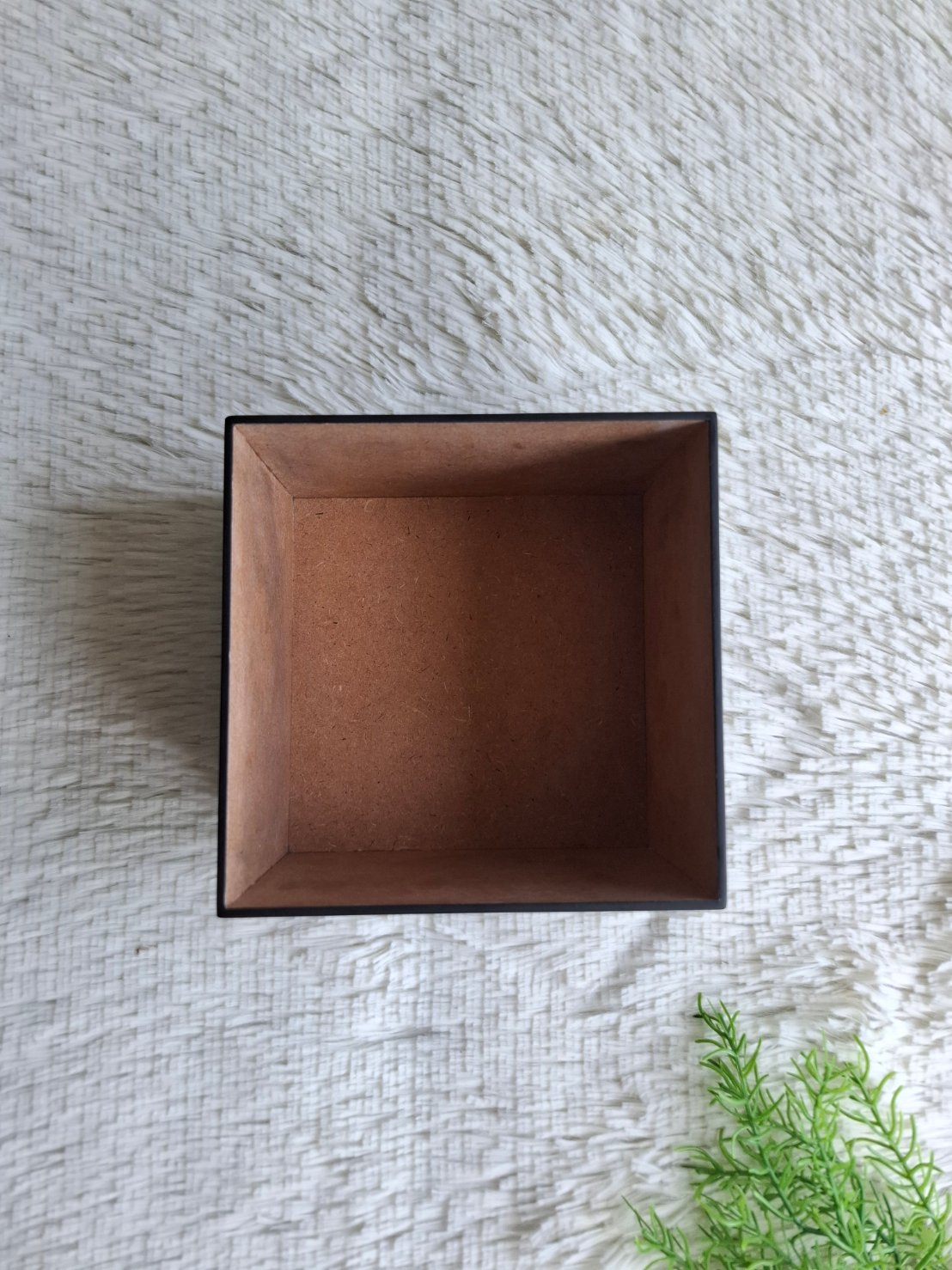 ถาดไม้สีดำ