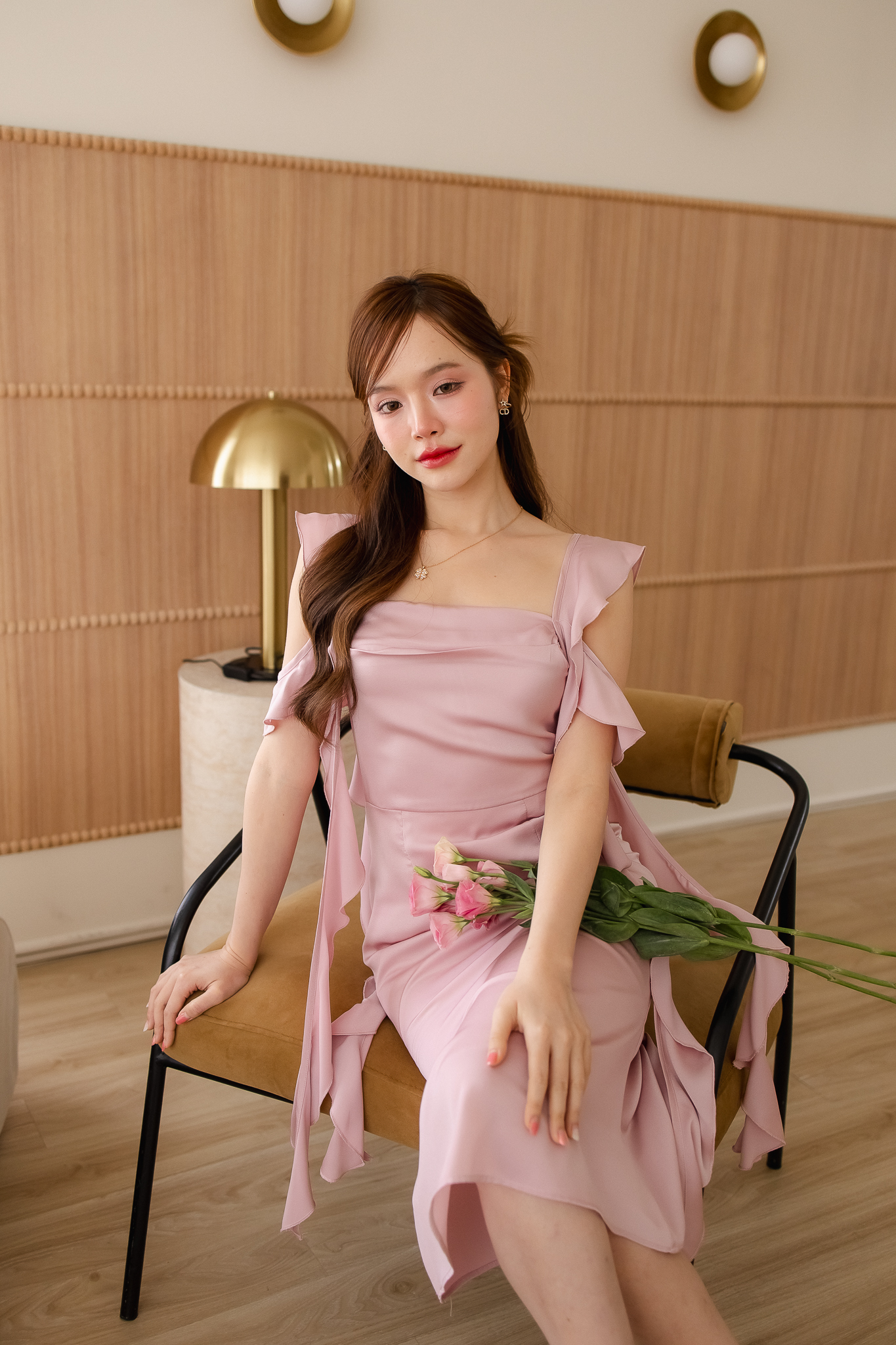 Serene Flutter Sleeve Midi Dress : สีชมพู
