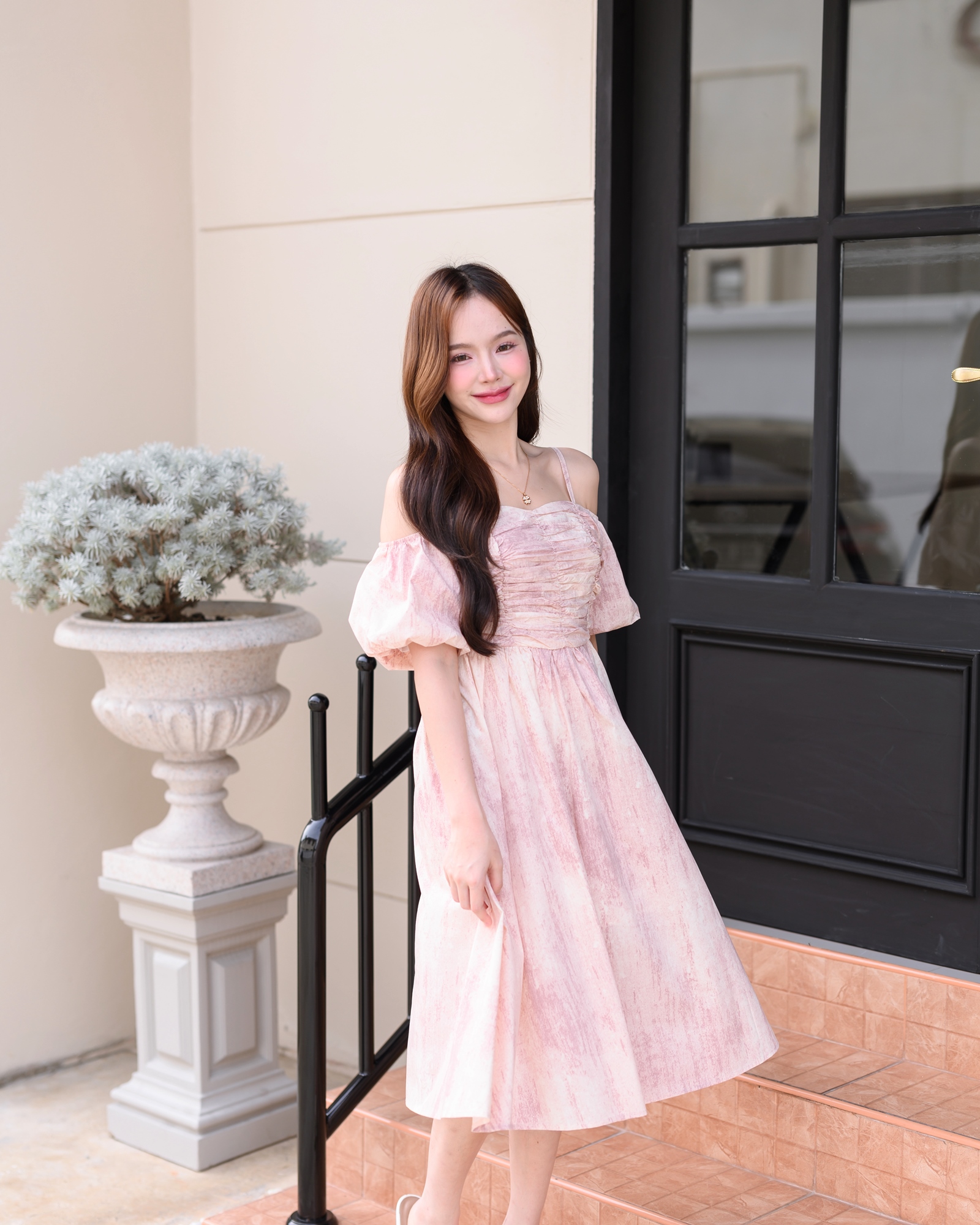 Pastel Puff Sleeve Dress เดรสเปิดไหล่แขนพอง : สีชมพู