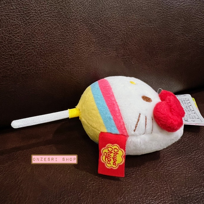 พวงกุญแจ Sanrio x Chupa Chups (Japan Limited) แบบ Hello Kitty ขนาด 12.5 x 10.5 x 5.5 ซม.