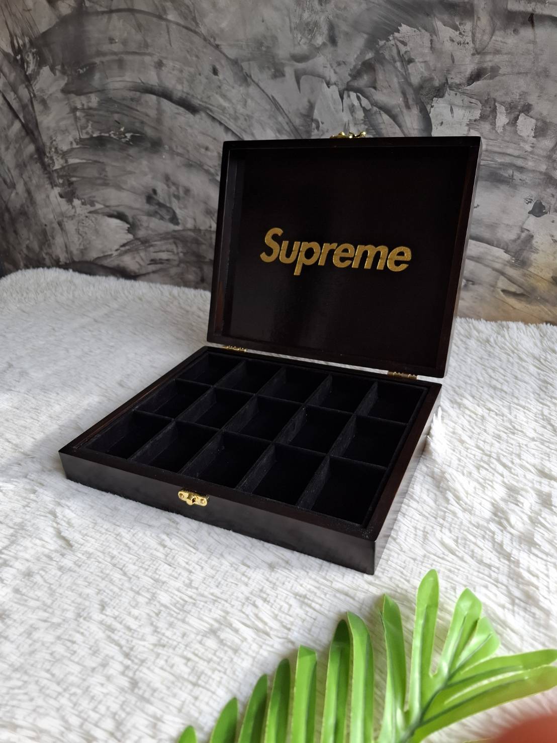 กล่องใส่เหรียญวัตถุมงคล