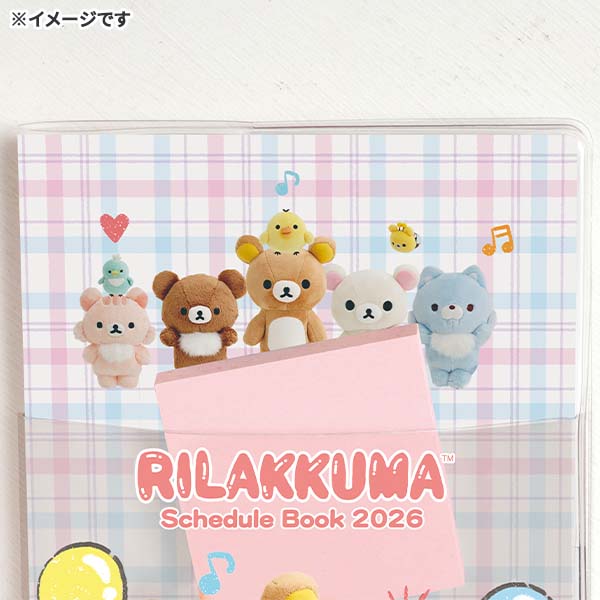 สมุด 2026 Schedule Book เล่มกลาง A6 ลาย Rilakkuma สีขาว ขนาด 10.8 x 15.5 x 0.6 ซม. (64 หน้า) มีให้จดตั้งแต่เดือน 10/2025 - 3/2027 เป็นปฎิทินแบบ monthly ช่องกลาง ด้านหน้าเป็นช่อง pocket ใส่ของได้