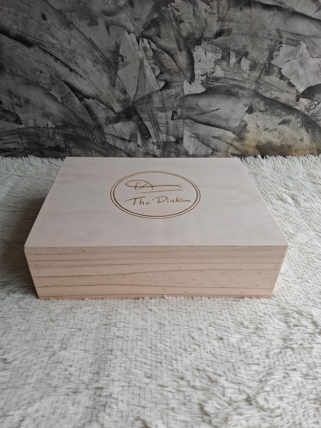 กล่องไม้ฝาครอบ