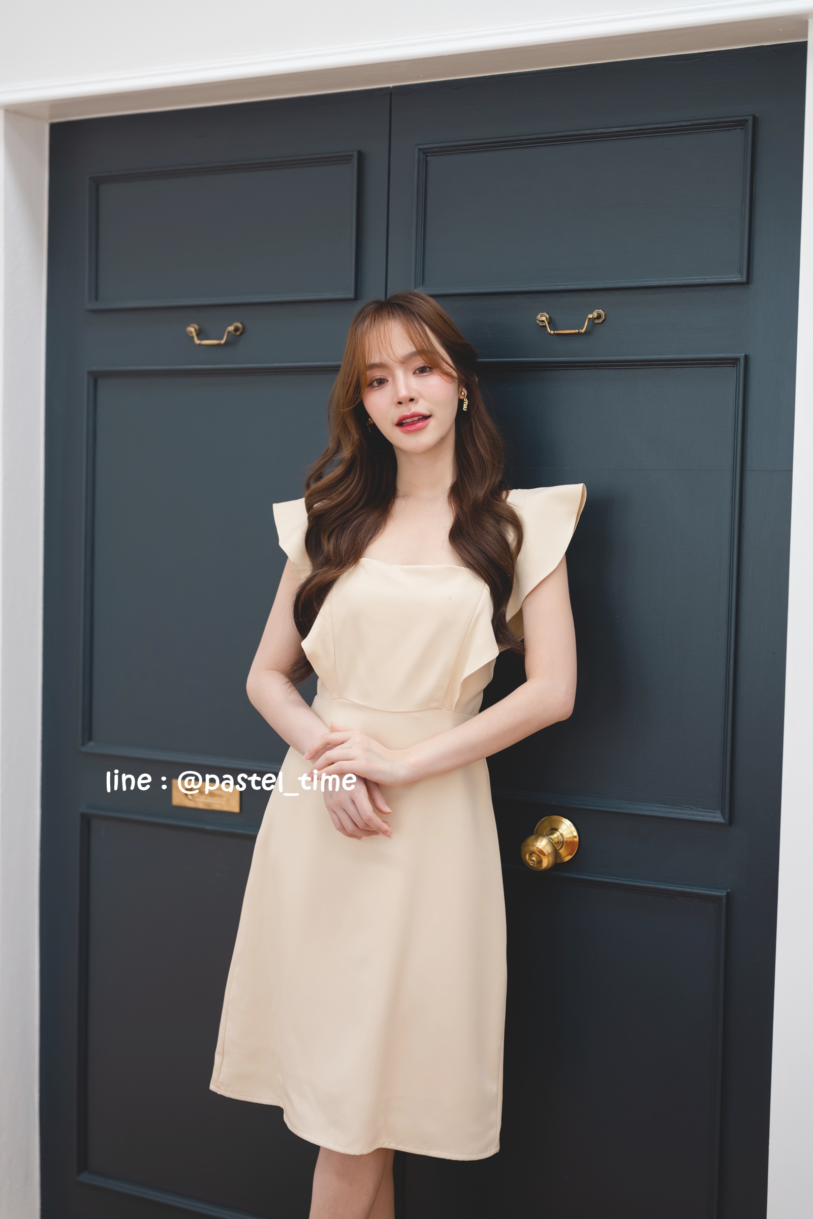 Rika Ruffle Dress : สีครีม