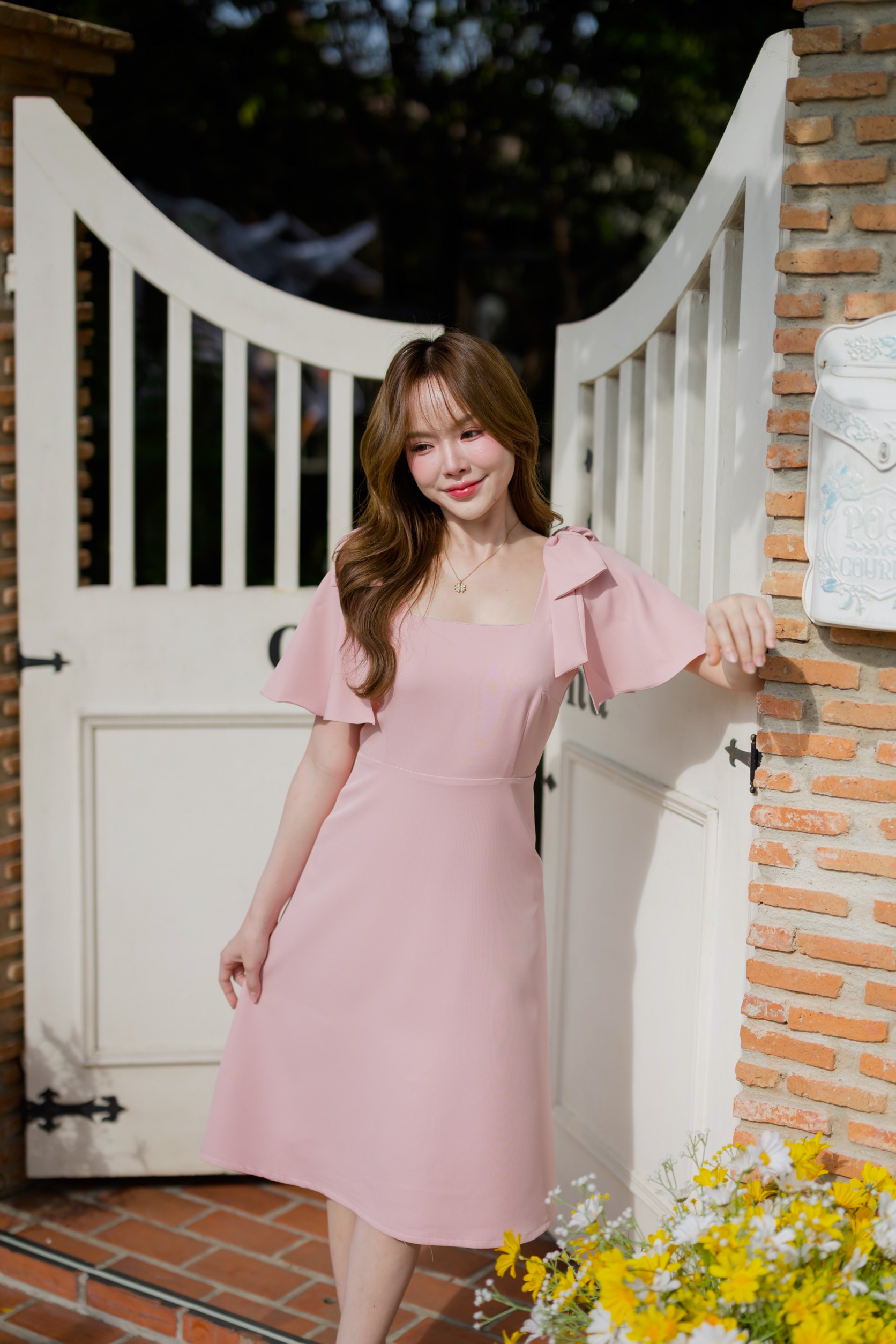 Bellette Bow Shoulder Dress : สีชมพู