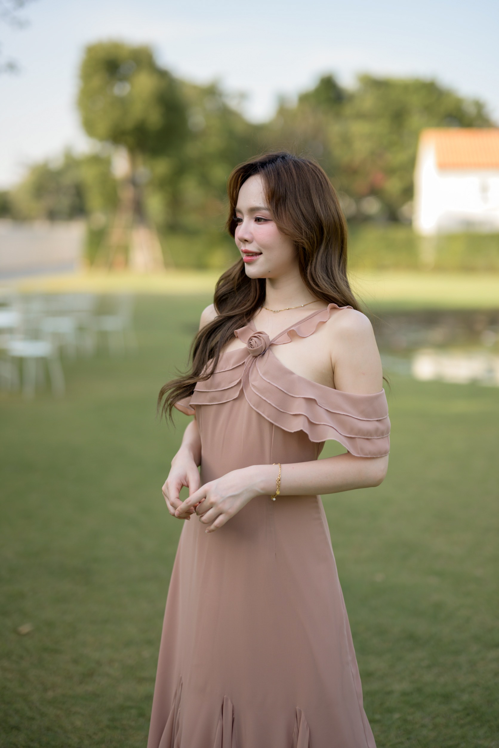 Fay Off-Shoulder Maxi Dress – Ovaltine สีโอวัลติน
