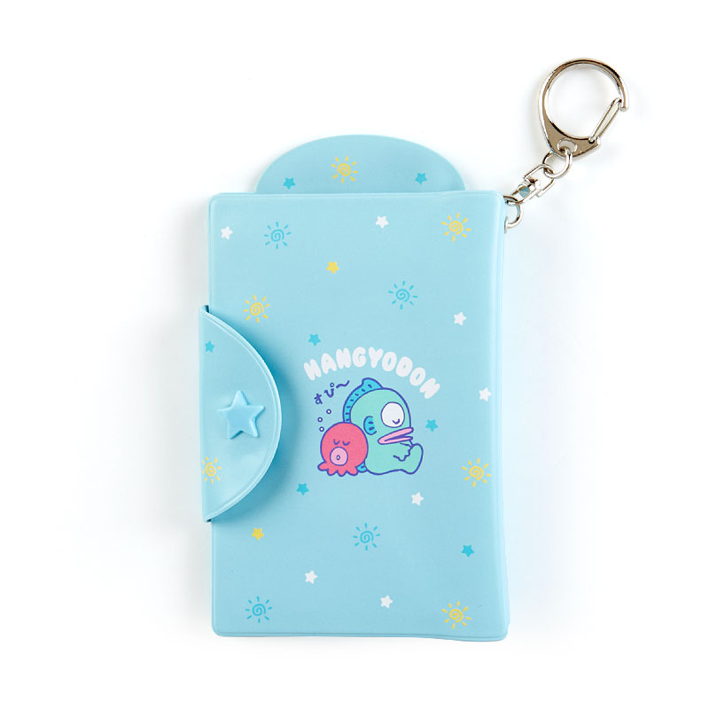 พวงกุญแจ Sanrio Character Ranking Memo & Seal Case แบบ Hangyodon ขนาด 8 x 1 x 12.5 ซม. ด้านในมีกระดาษให้ 20 แผ่น สติกเกอร์ 13 ชิ้น ใส่รูปโชว์ด้านหน้าได้
