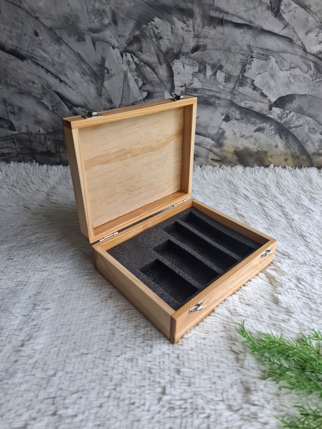 กล่องไม้สนฝาล็อค