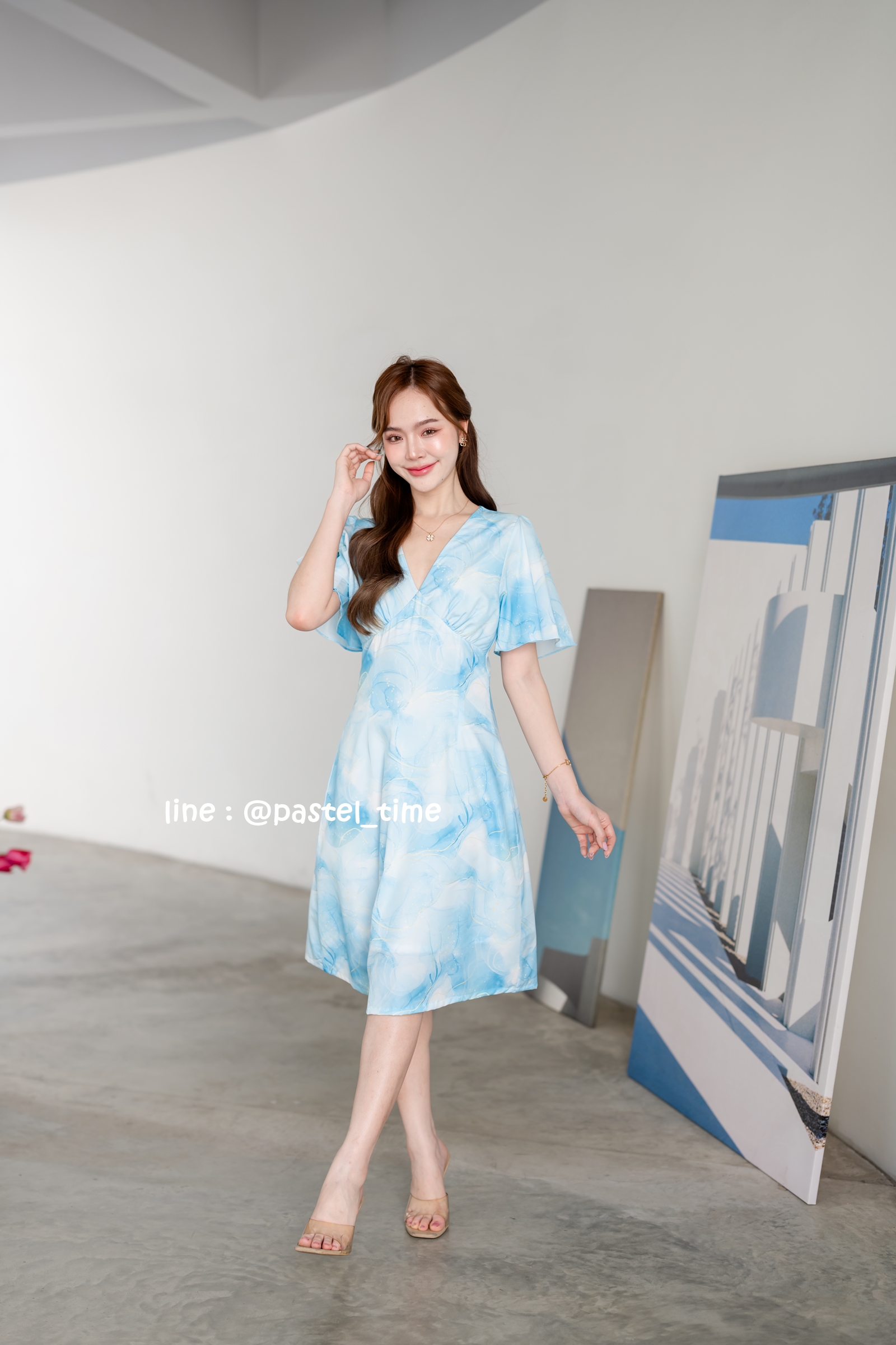 Sassy Marble Midi Dress : Vivid Blue โทนฟ้าสดใส