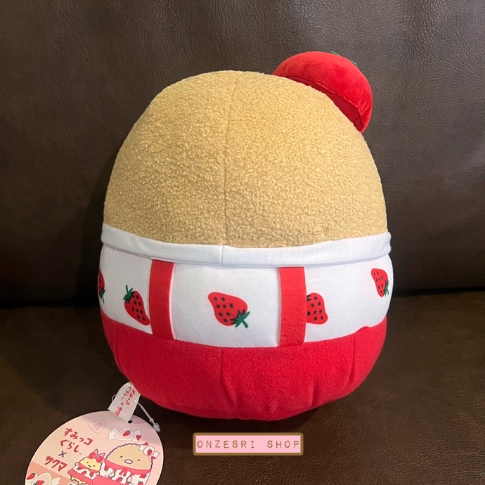 ตุ๊กตา Sumikko Gurashi x Sakuma Strawberry Milk Candy(Limited) แบบ Tonkatsu ขนาด 24 x 19 x 14 ซม. ไม่มีขายทั่วไป เป็นแบบต้องลุ้นกับทางหน้าร้าน San-X ที่ญี่ปุ่นเท่านั้น
