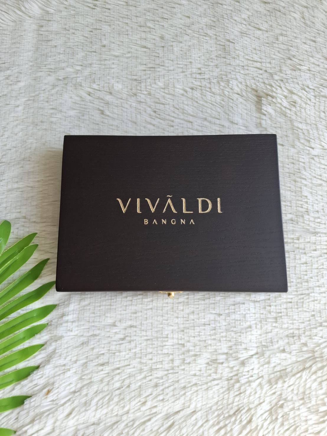 กล่องไม้บุผ้ากำมะหยี่สีดำ