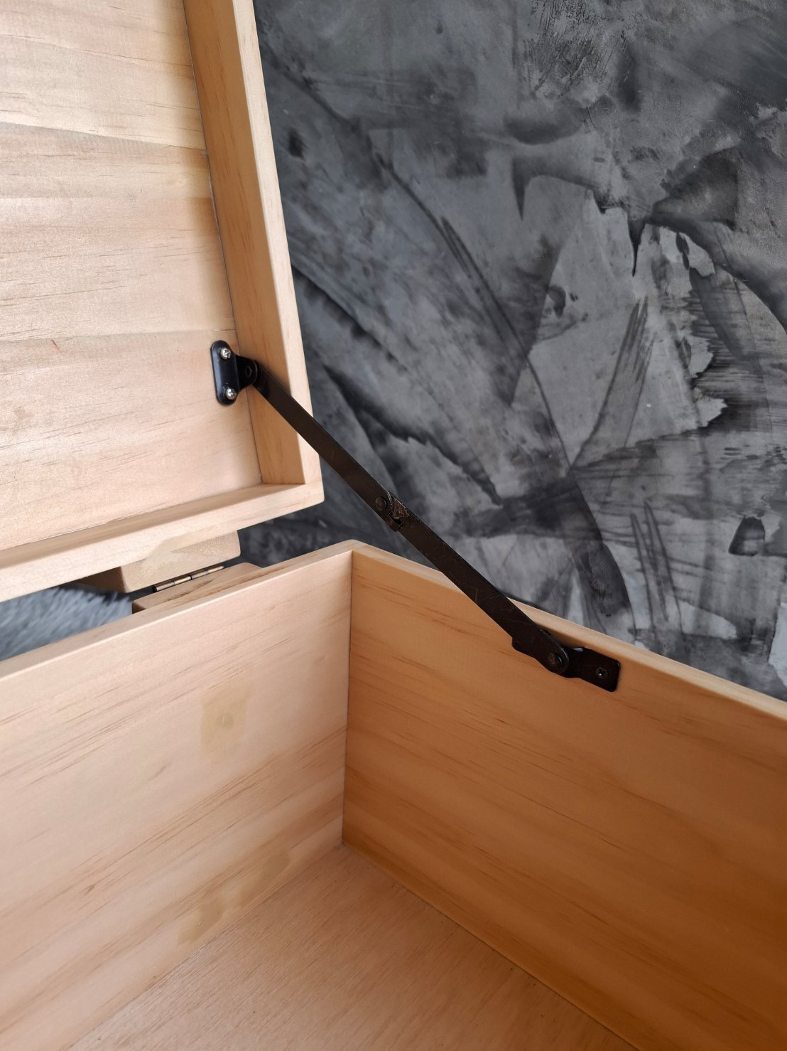 กล่องไม้สนฝาล็อค