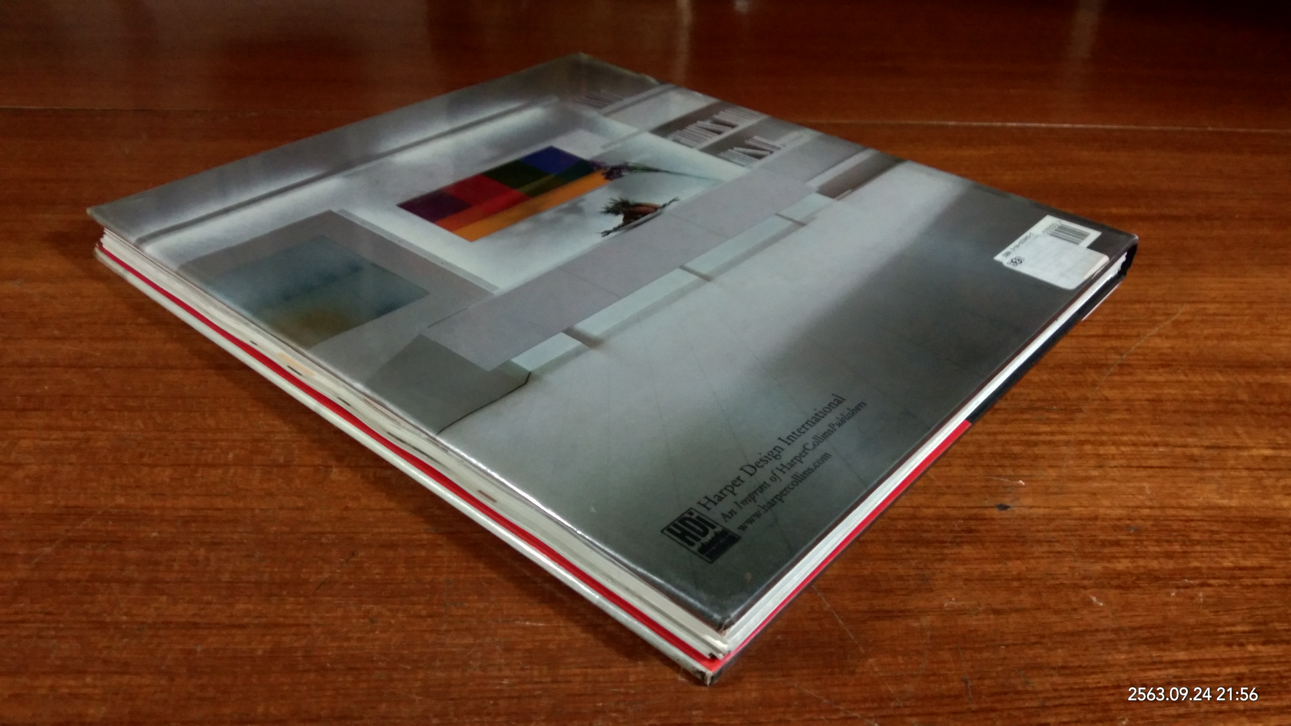 minimalism & color (สภาพไม่สมบูรณ์)
