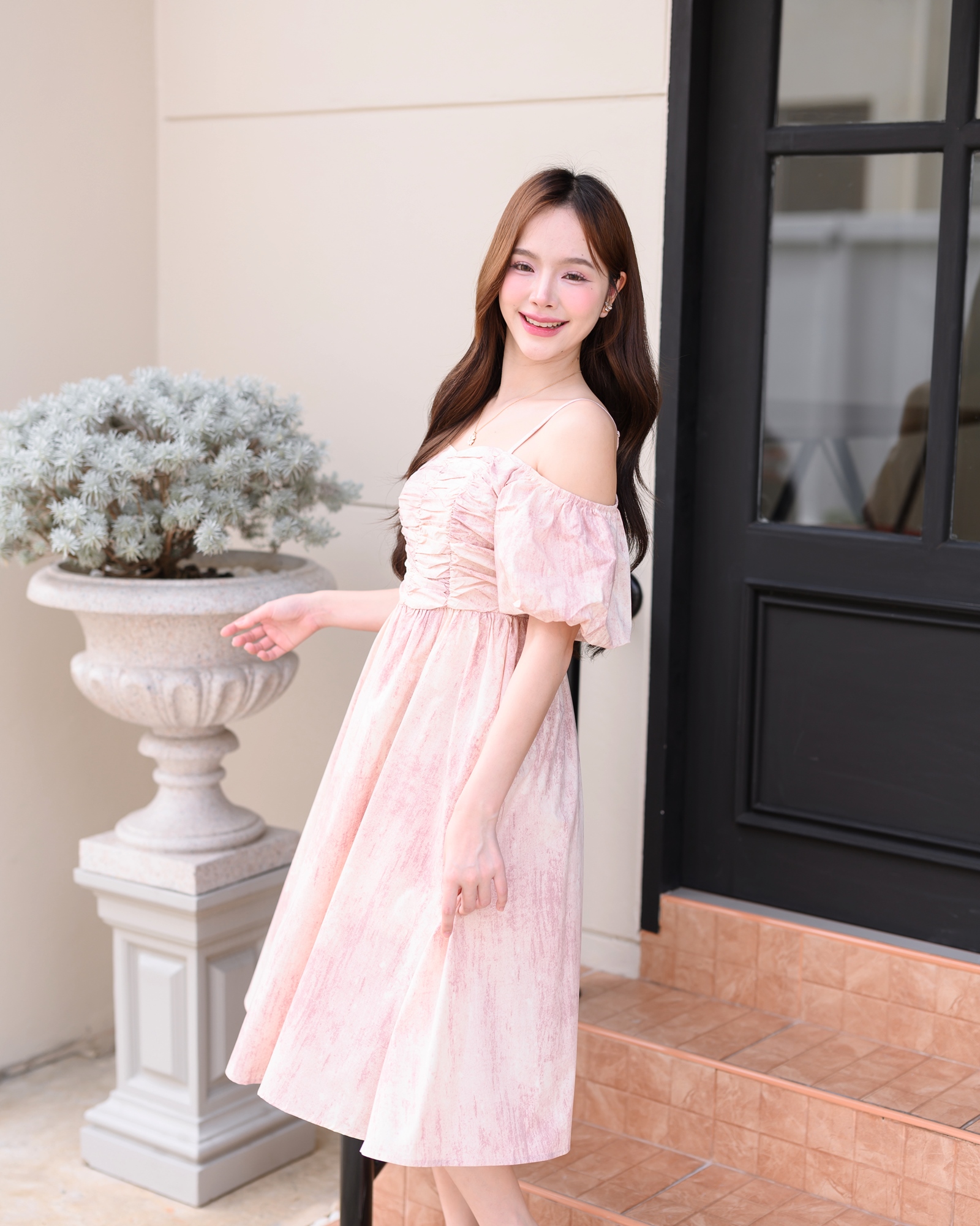 Pastel Puff Sleeve Dress เดรสเปิดไหล่แขนพอง : สีชมพู