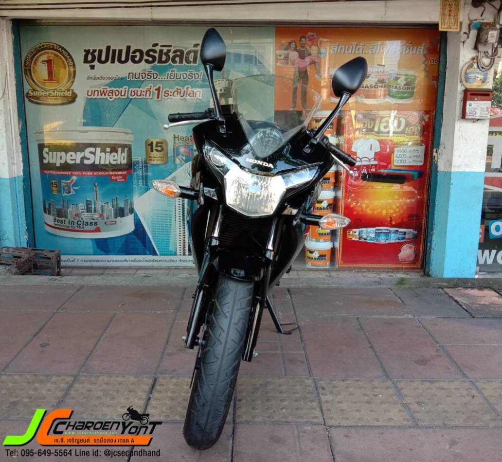 1ใน100 HONDA CBR150R จดทะเบียนปี57 รถบ้านมือเดียวขนานแท้ สภาพเดิมจัดทั้งคัน ใช้งานน้อยมาก หมื่นกว่าโลเท่านั้น เครื่องเดิมไม่แกะห้องเครื่องใสปิ้ง ขี่ดีศูนย์ตรง ชุดสีแท้ติดรถไม่มีตำหนิเลยจ้า