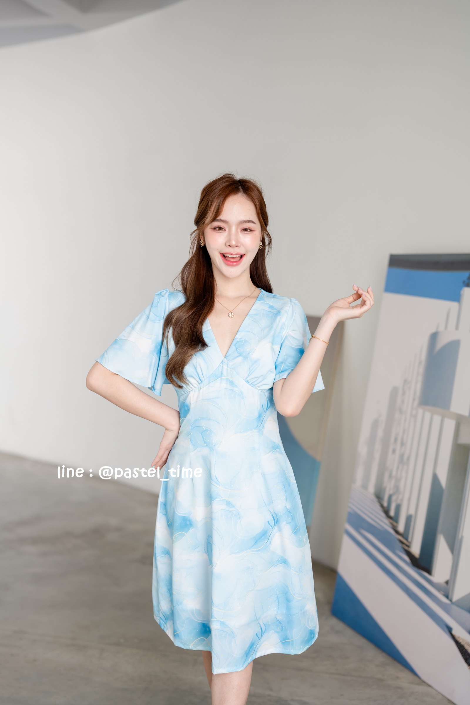 Sassy Marble Midi Dress : Vivid Blue โทนฟ้าสดใส