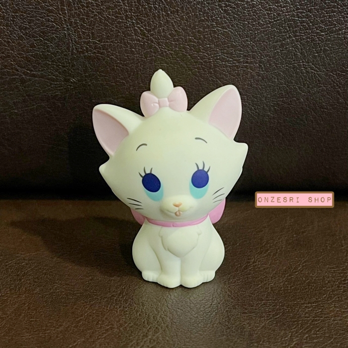 โมเดล Disney Characters A little sitting Soft Vinyl Figure ขนาดสูง 6 ซม. กว้าง 3 ซม. ตัวใหญ่ น่ารัก ตั้งได้ มี 4 แบบให้เลือก (สีจริงจะไม่ขาวเท่ารูปในเว็บนะคะ อย่างแมวมารีจะออกแนวสีครีม ๆ หน่อย)