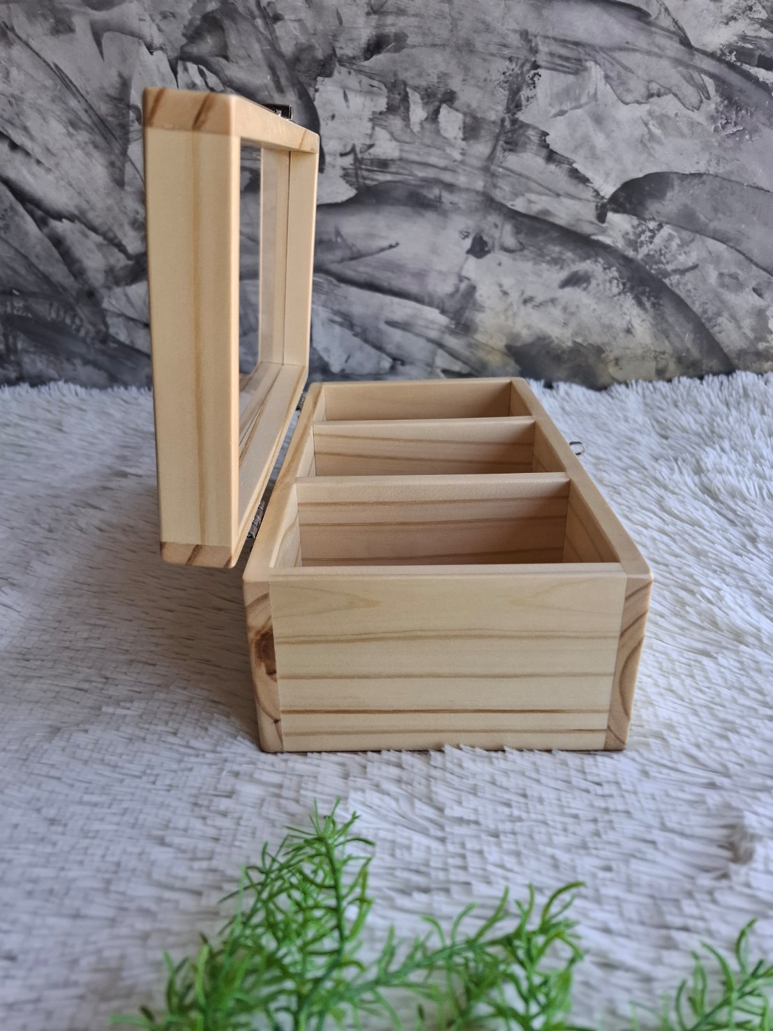 กล่องไม้ฝาล็อคอะครีลิคใส