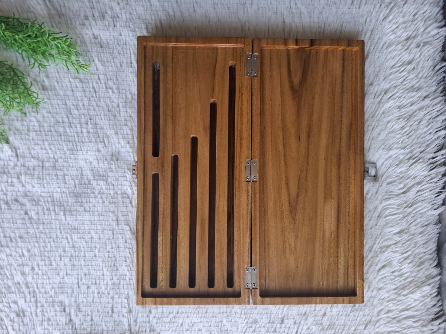 กล่องไม้สักฝาล็อค