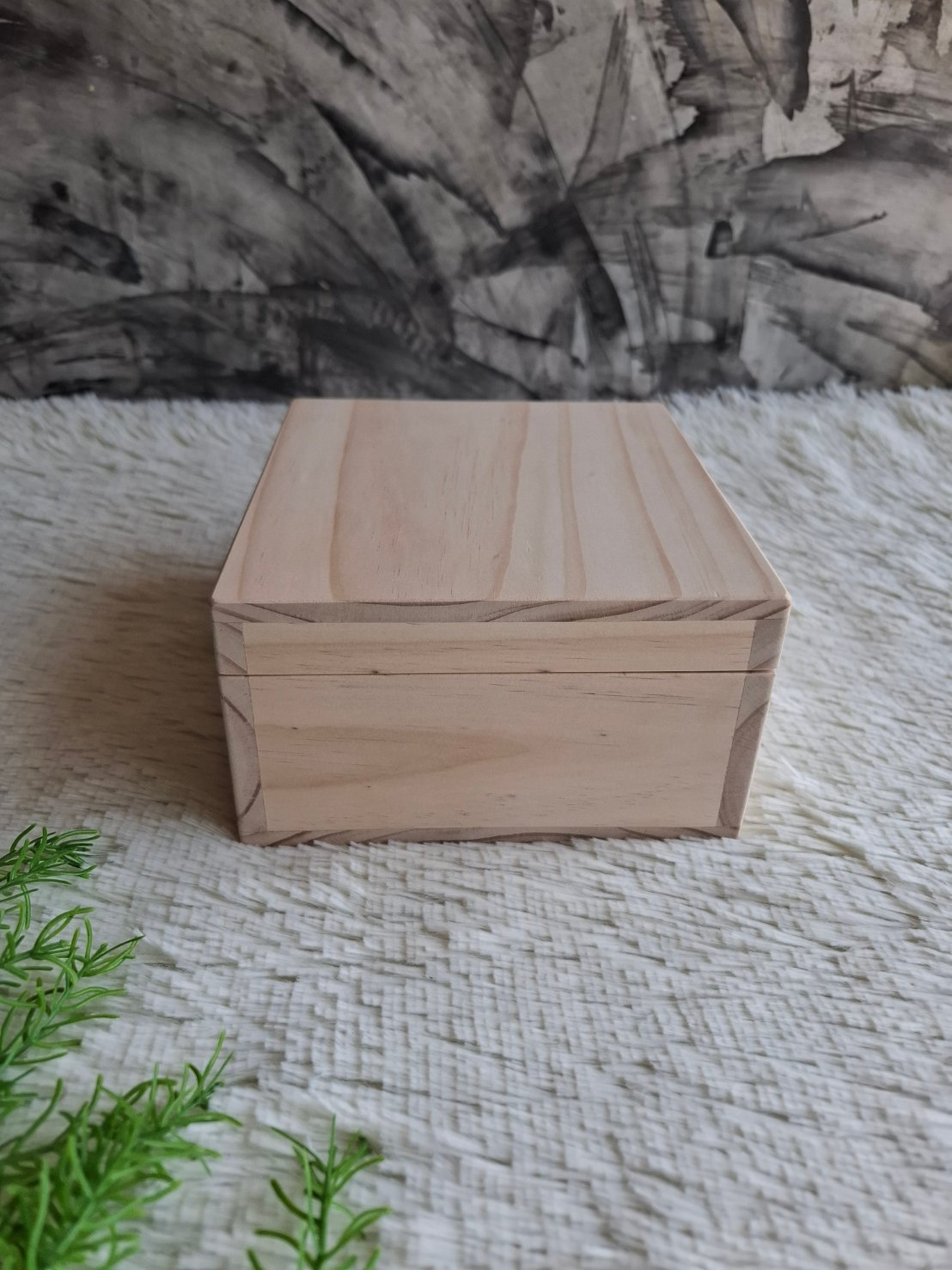 กล่องไม้ฝาครอบ