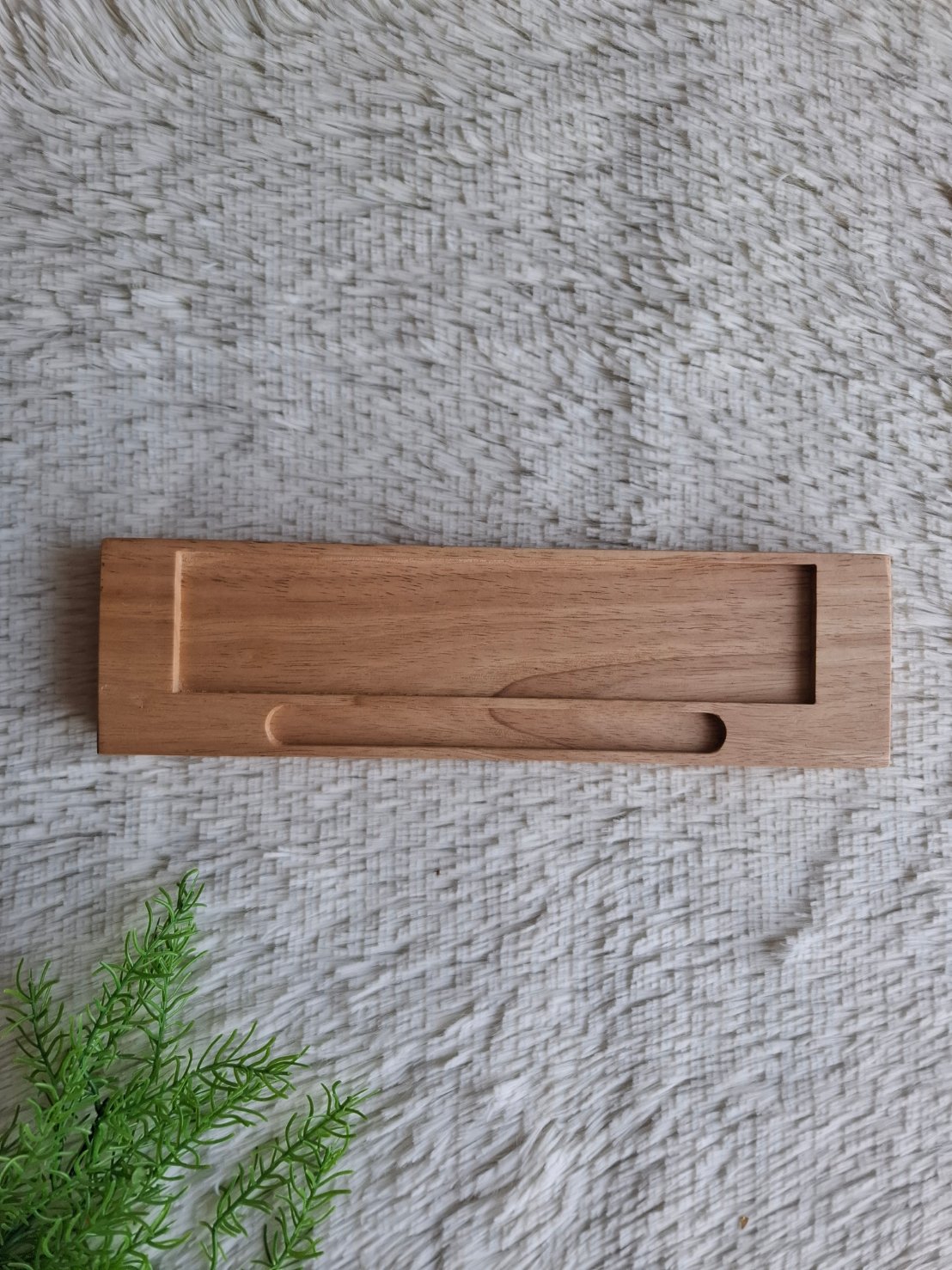 ถาดไม้ใส่ชุดน้ำหมึกและปากกา