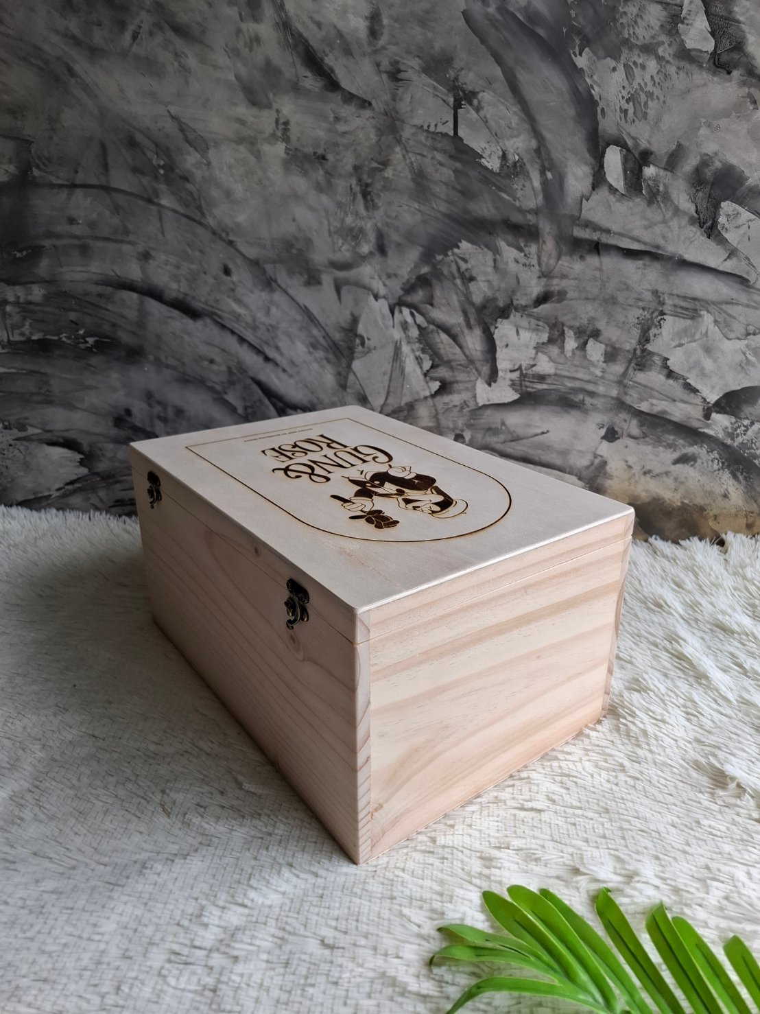 กล่องไม้สนแบบฝาล็อค