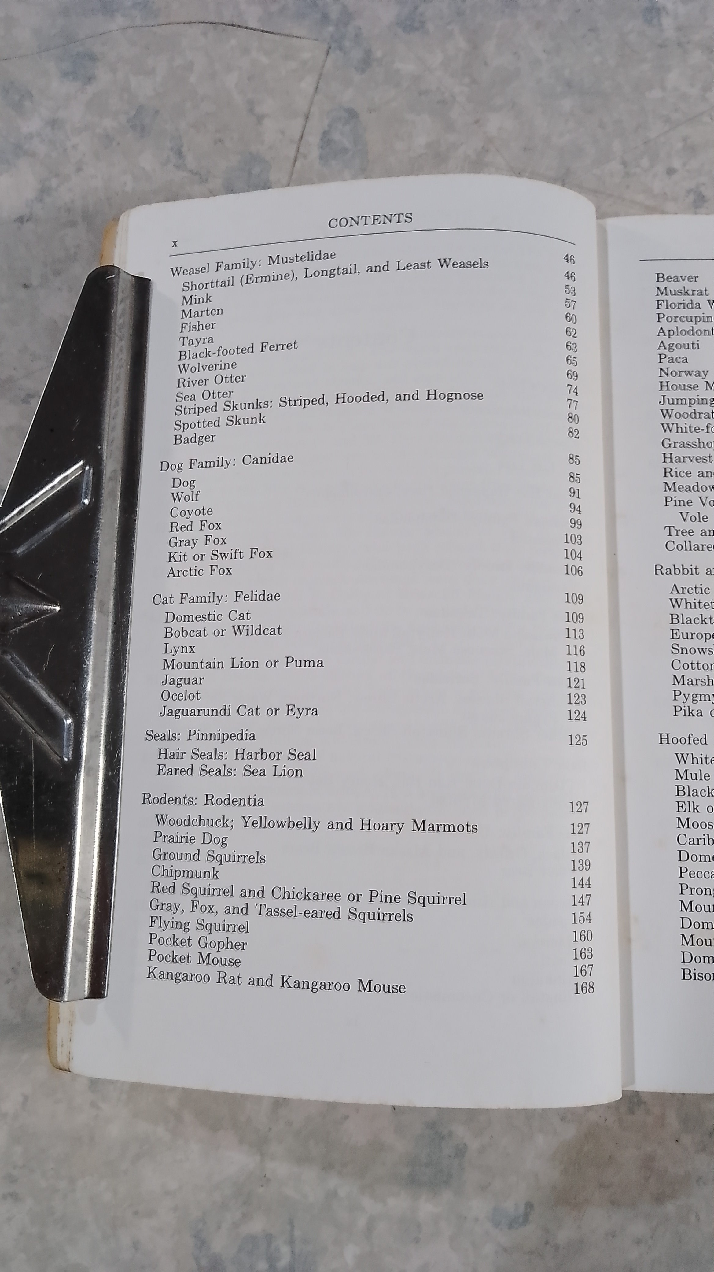 A FIELD GUIDE TO ANIMAL TRACKS / OLAUS J.MURIE