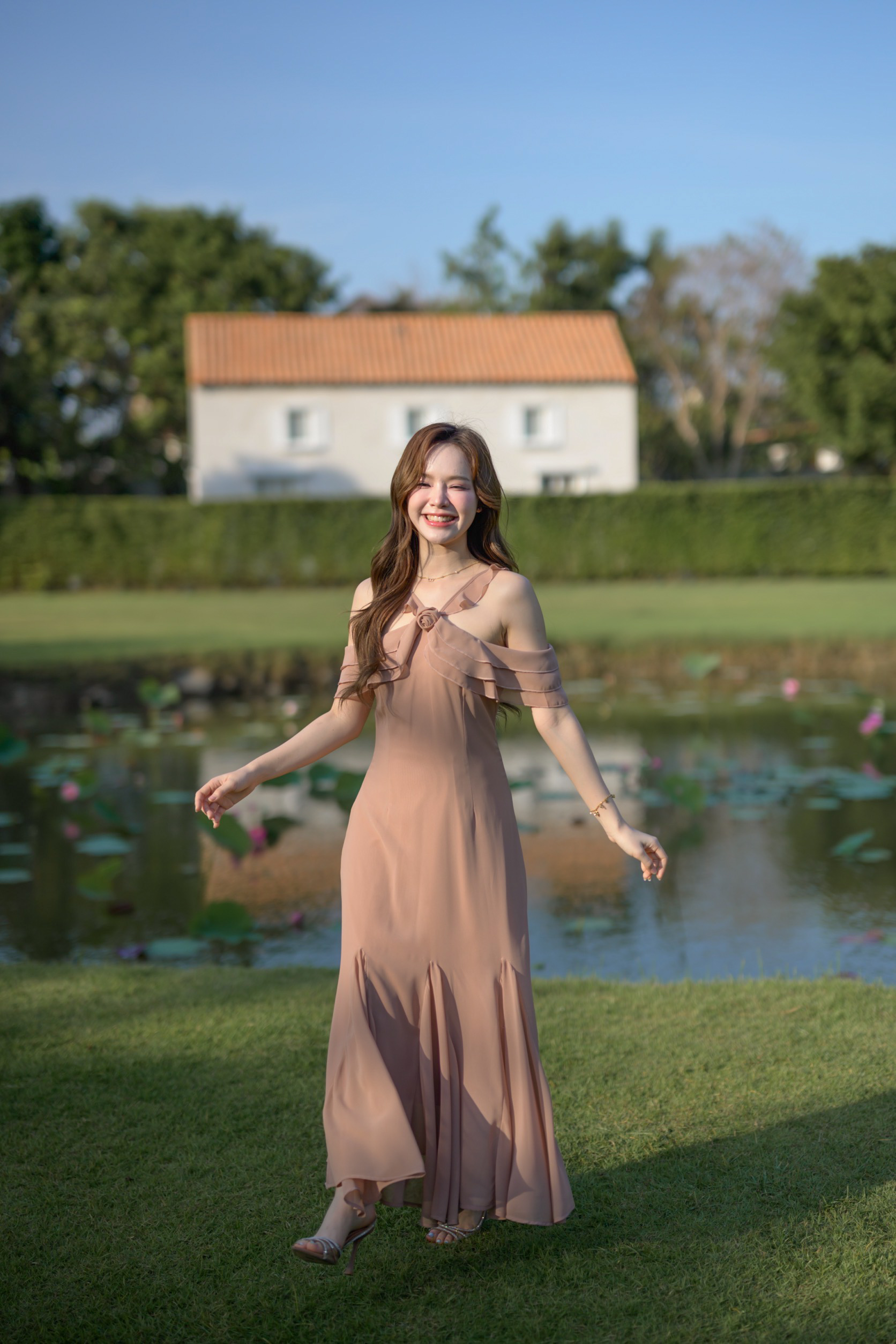 Fay Off-Shoulder Maxi Dress – Ovaltine สีโอวัลติน