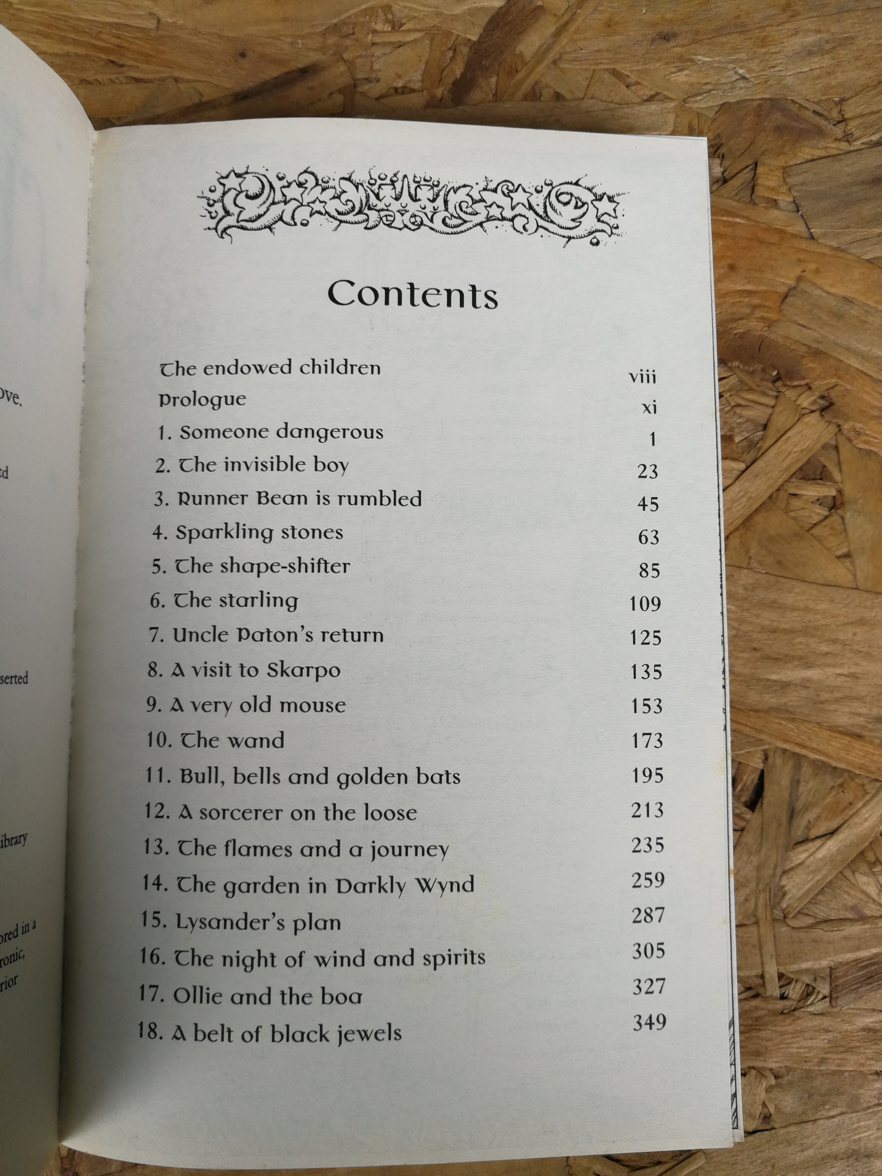 Charlie Bone AND THE BLUE BOA / Jenny Nimmo