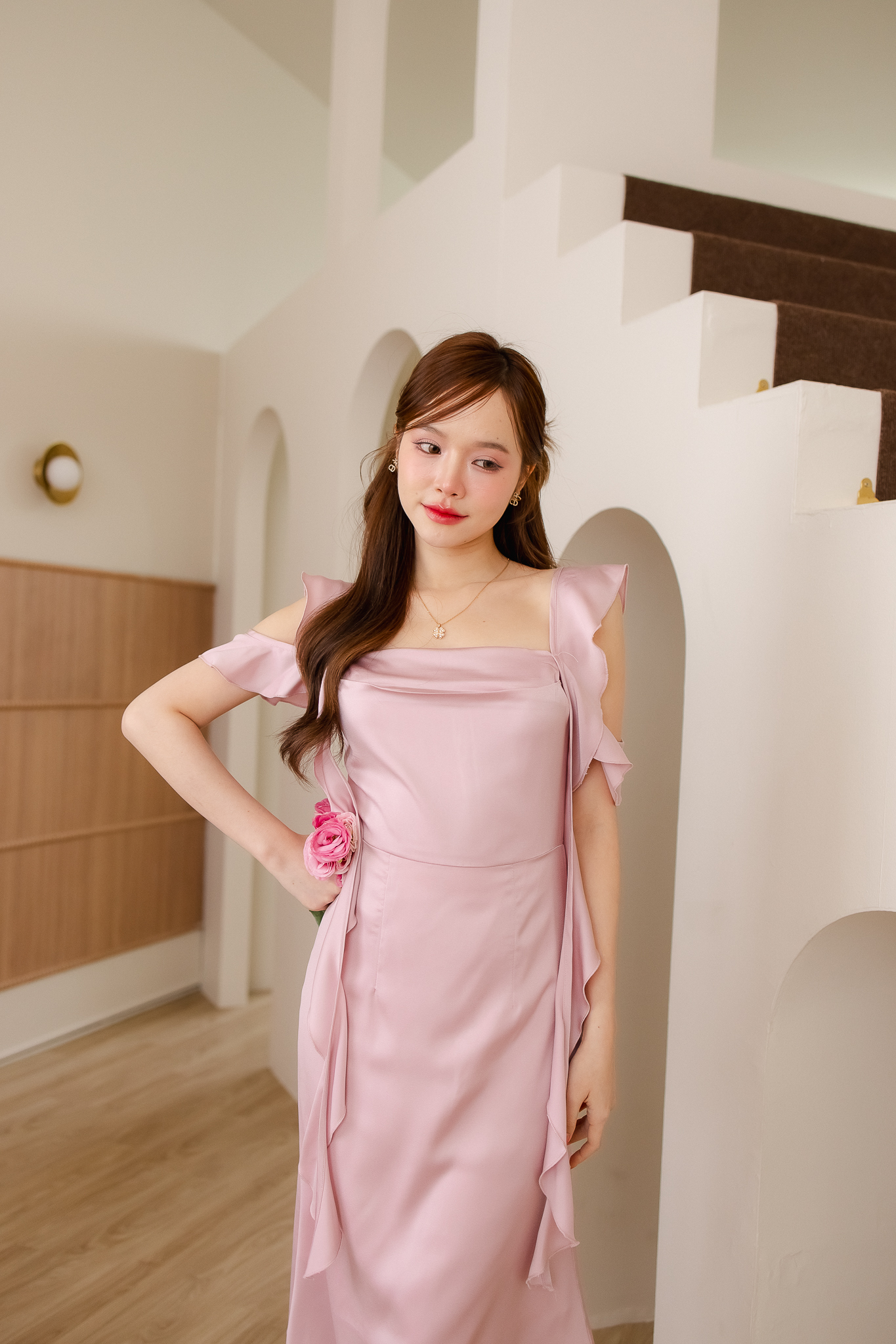 Serene Flutter Sleeve Midi Dress : สีชมพู