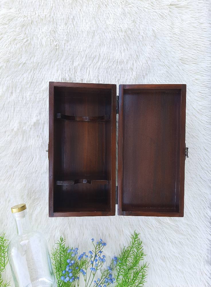 กล่องไม้ใส่เหล้า