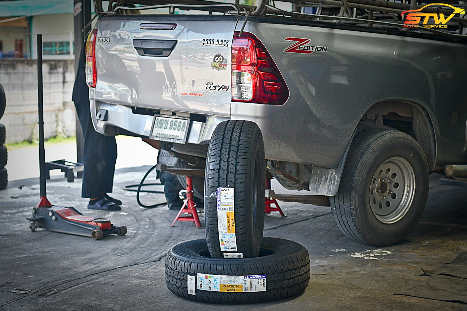 เปลี่ยนยาง TOYOTA Z-EDITION MICHELIN XCD2 225/75R15 116/114Q