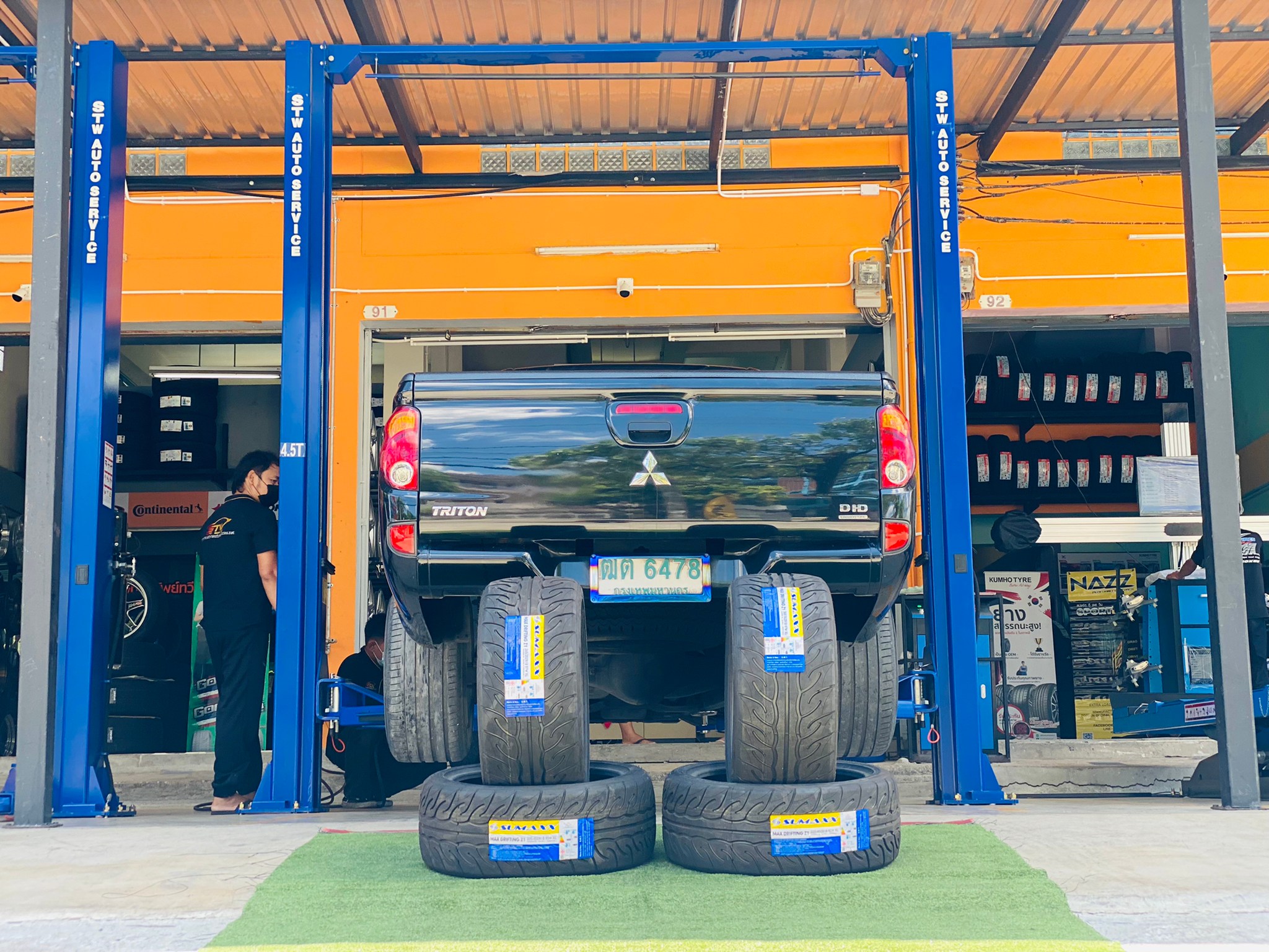 ยางใหม่ SUMAXX MAXDRIFTING Z1 235/40/R18 / 265/35R18