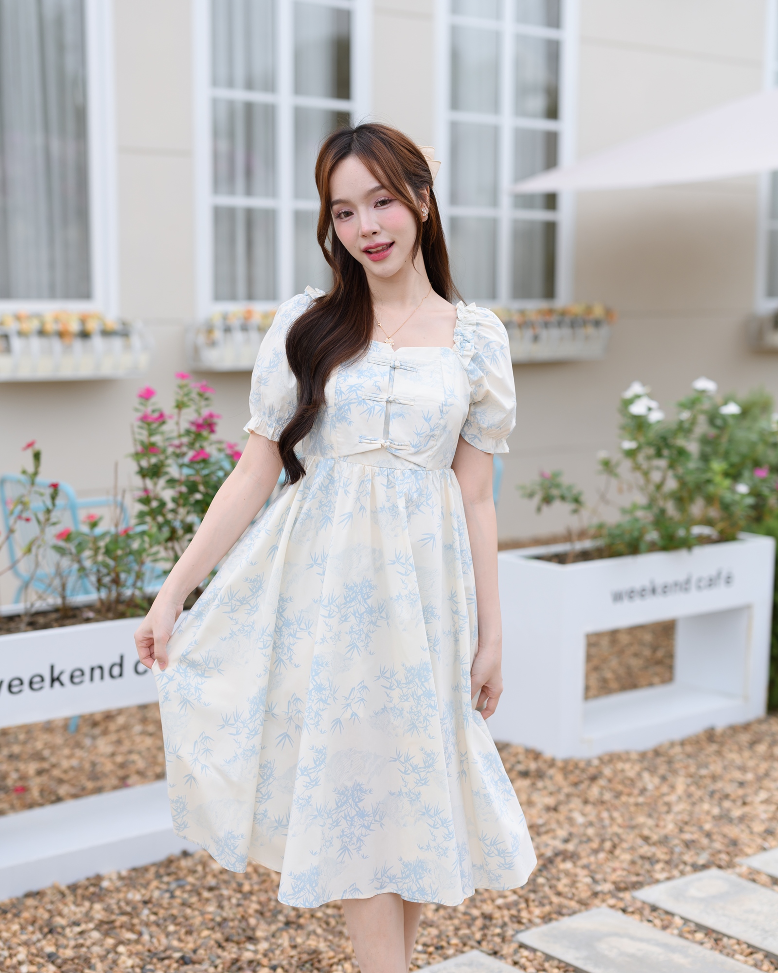 Ellie Leaves Dress เดรสกระดุมจีนลายใบไม้สีฟ้าบนพื้นสีครีม