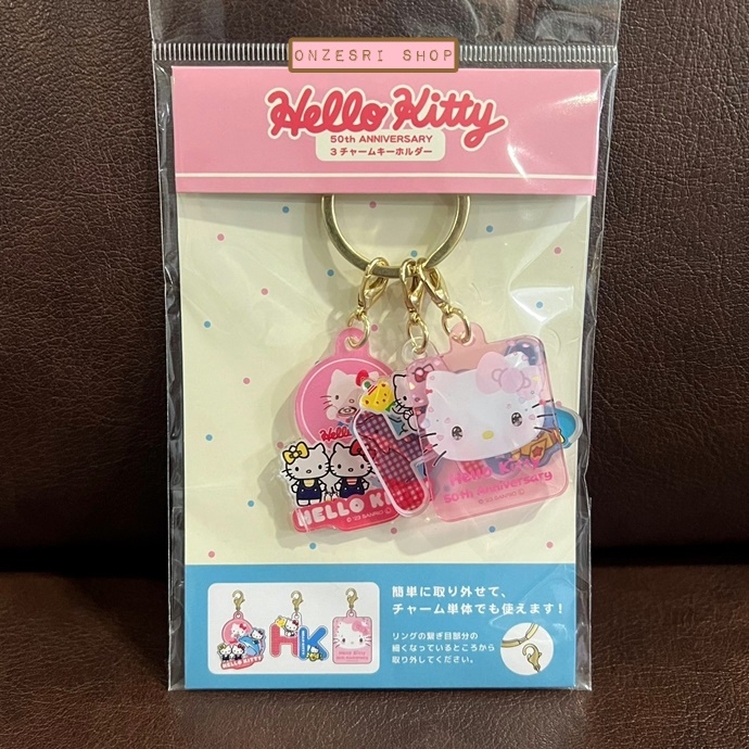 พวงกุญแจอะคริลิค Hello Kitty 50th Anniversary ตัวห้อย 3 ตัว แบบ Alphabet ขนาดตัวละประมาณ 4.5 x 4 x 0.2 ซม.